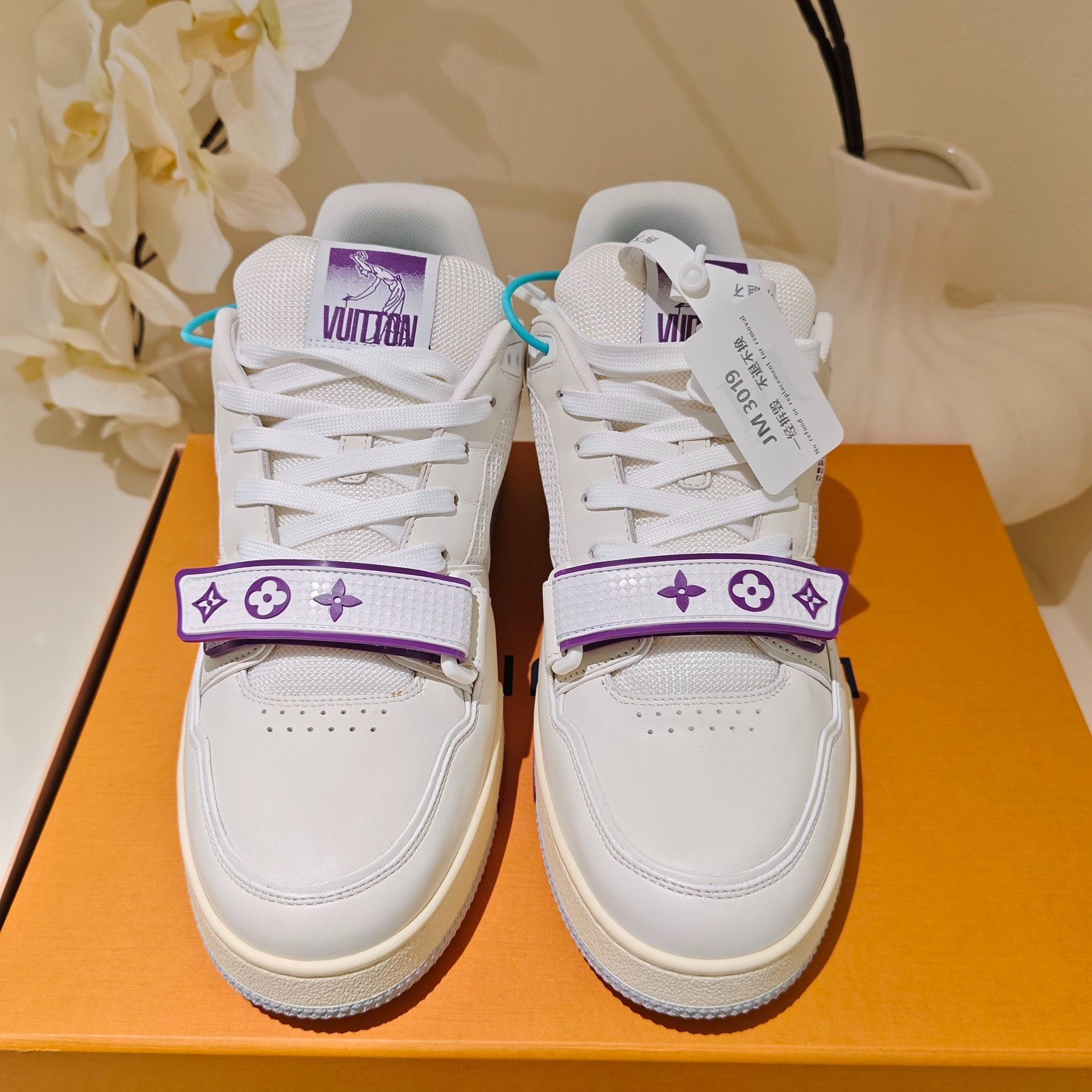 Louis Vuitton Louis Vuitton Training White Lowtop Sneakers Men Size US 8 / EU 41 - 2 Thumbnail
