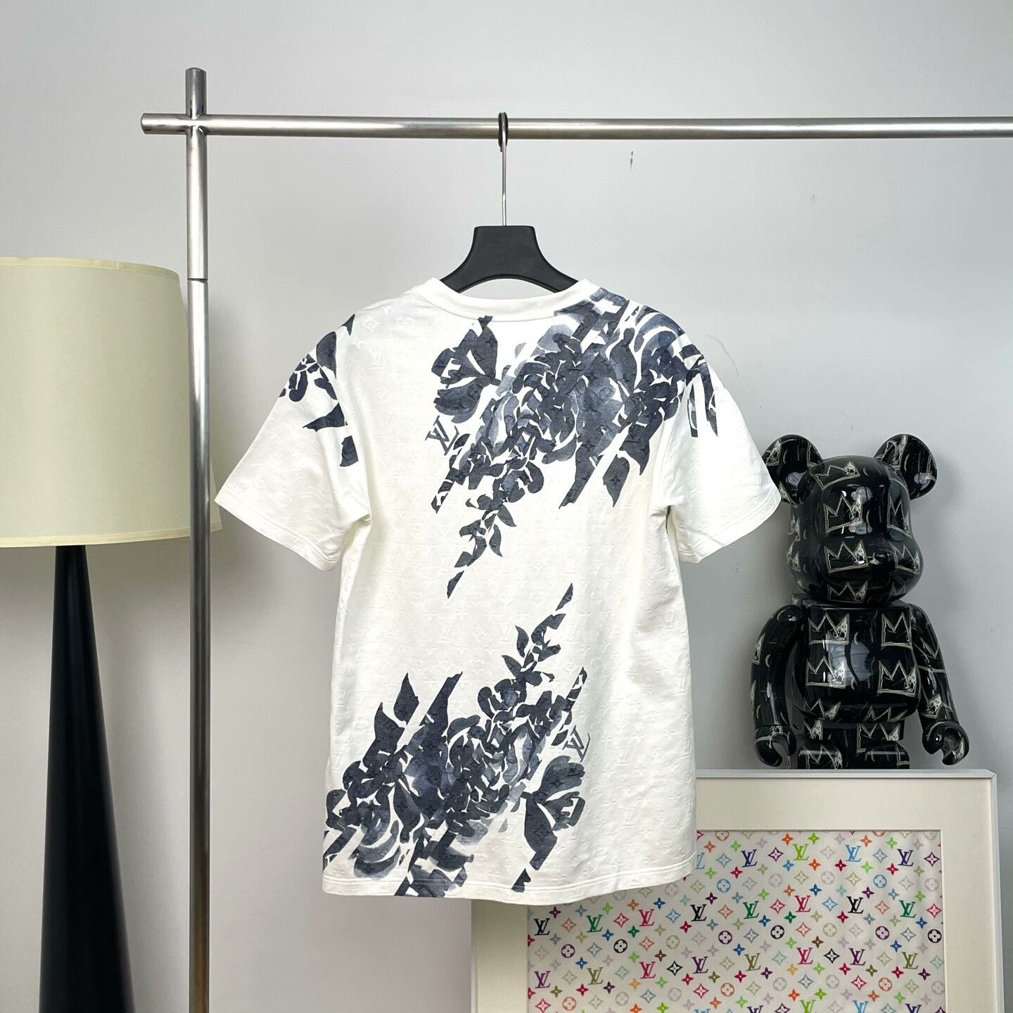 Louis Vuitton Louis Vuitton Floral Embroidered T-Shirt m Men Size US M / EU 48-50 / 2 - 2 Thumbnail