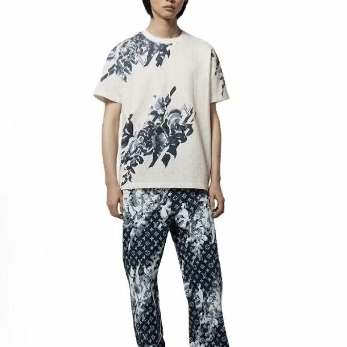 Louis Vuitton Louis Vuitton Floral Embroidered T-Shirt m Men Size US M / EU 48-50 / 2 - 6 Thumbnail