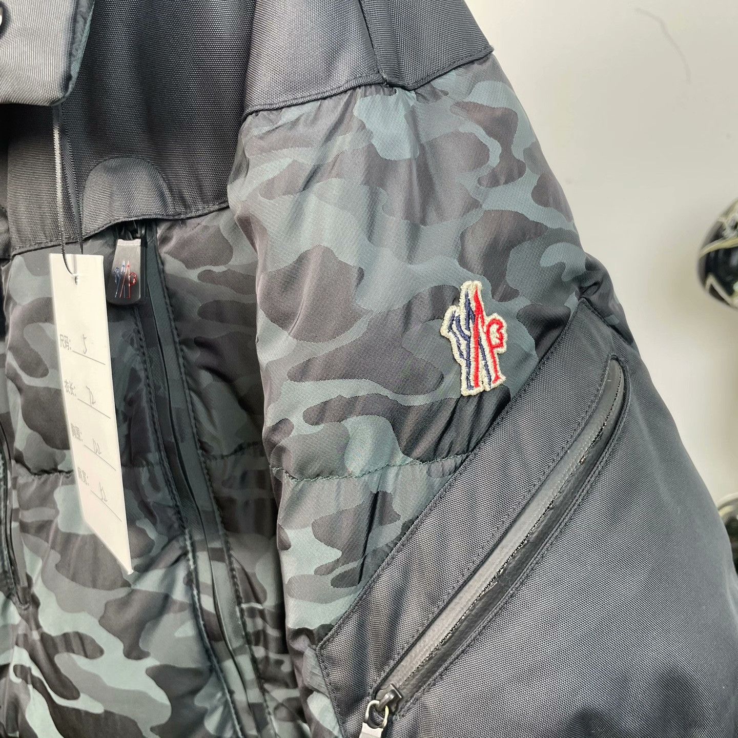Moncler Moncler Retro Camo Heavy Coat xxl Men Size US XXL / EU 58 / 5 - 3 Thumbnail
