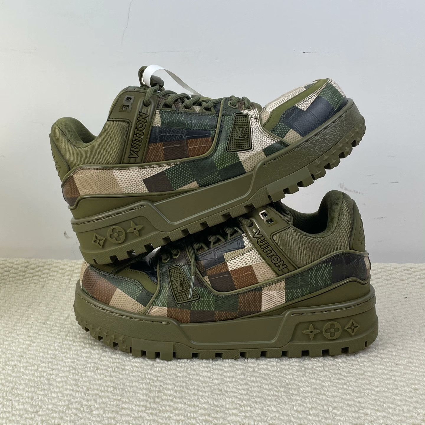 Louis Vuitton Louis Vuitton AIR MAX Lowtop Sneakers 6 Men Size US 6 / EU 39 - 4 Thumbnail
