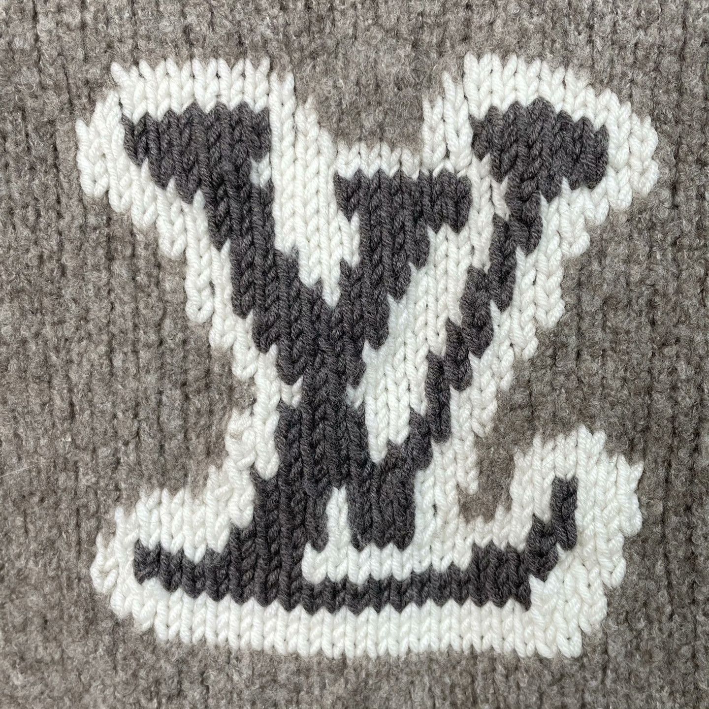 Louis Vuitton Louis Vuitton Printed Sweater xs Men Size US XS / EU 42 / 0 - 4 Thumbnail