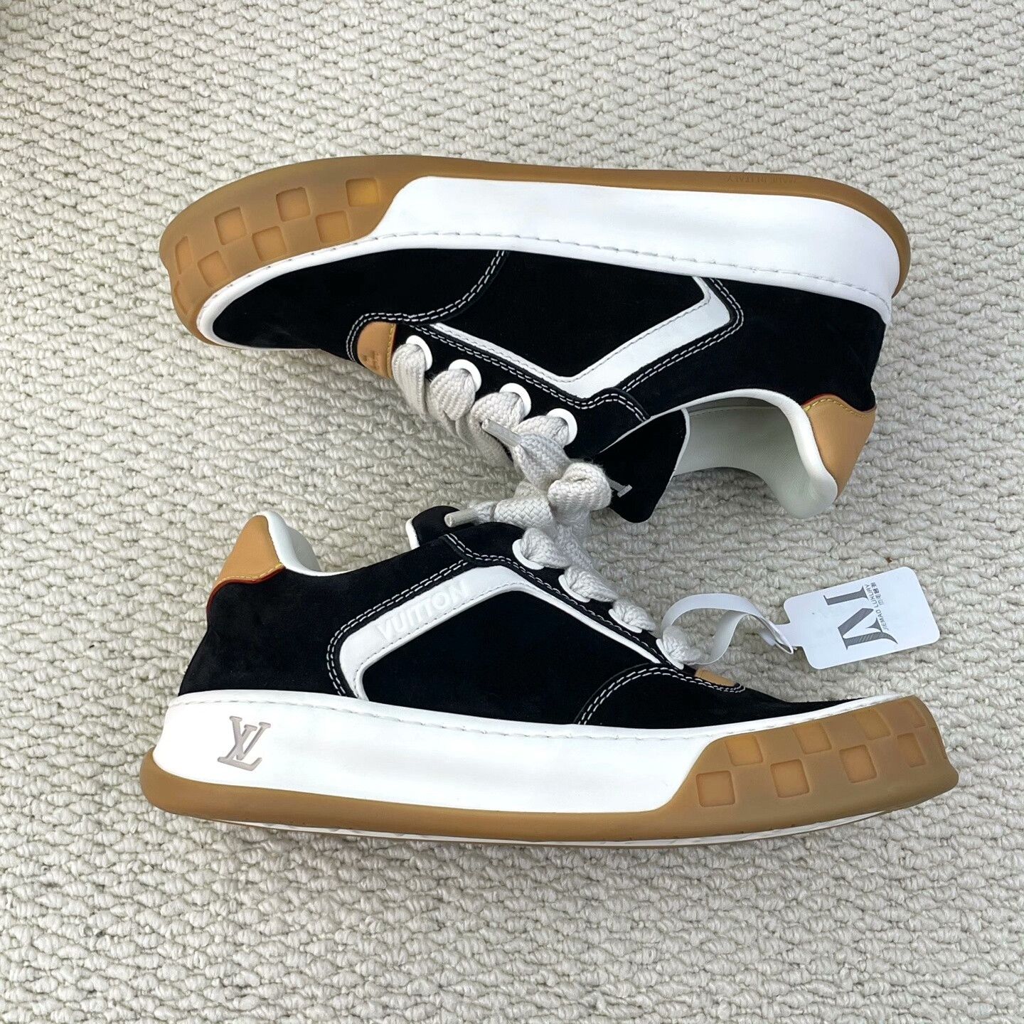 Louis Vuitton Louis Vuitton Lowtop Sneakers 8 Men Size US 8 / EU 41 - 5 Thumbnail