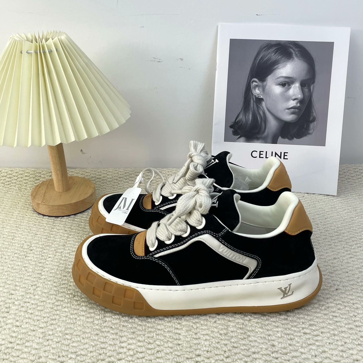 Louis Vuitton Louis Vuitton Lowtop Sneakers 8 Men Size US 8 / EU 41 - 2 Thumbnail