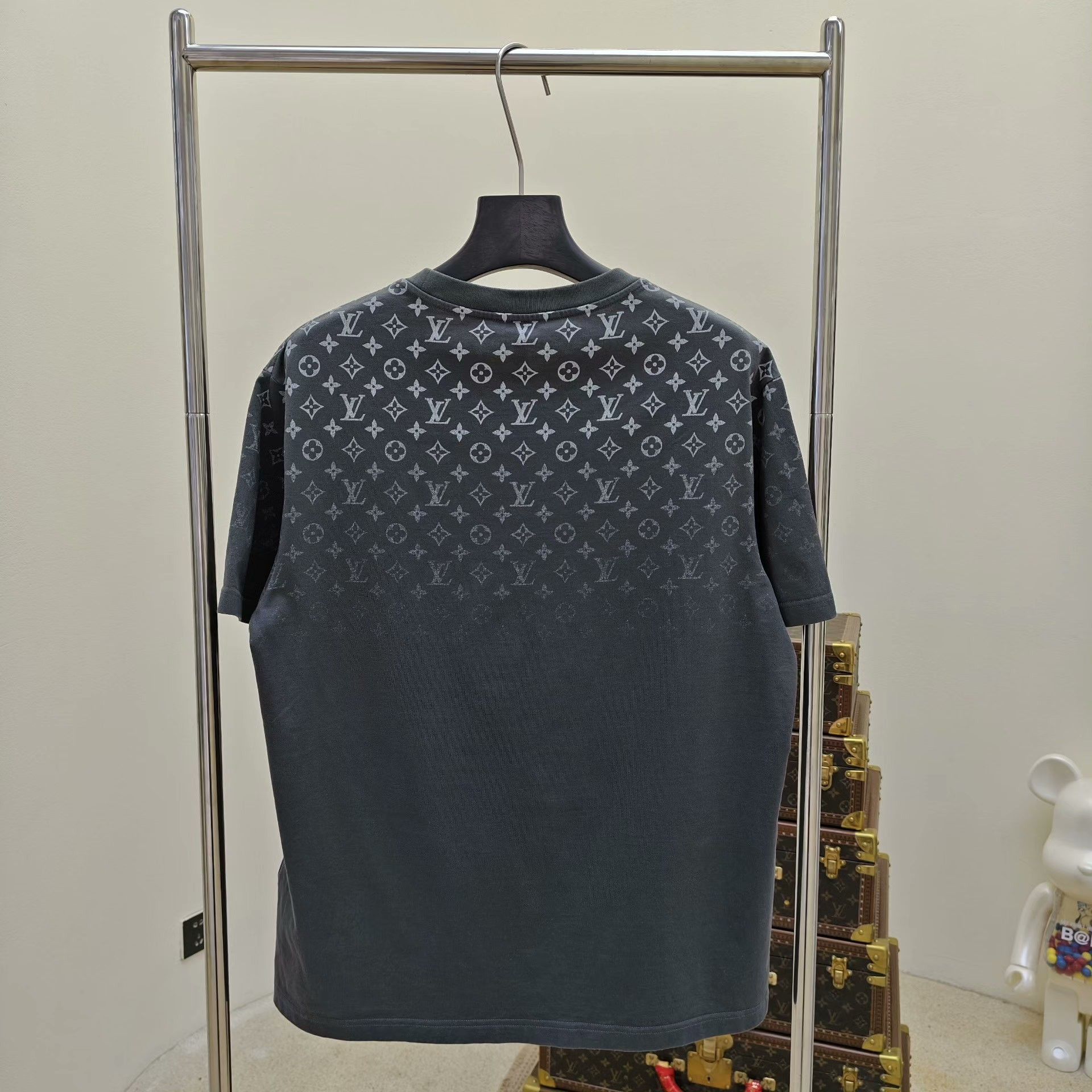 Louis Vuitton Louis Vuitton Tie-Dye Graphic Multi T-Shirt xl Men Size US XL / EU 56 / 4 - 2 Thumbnail