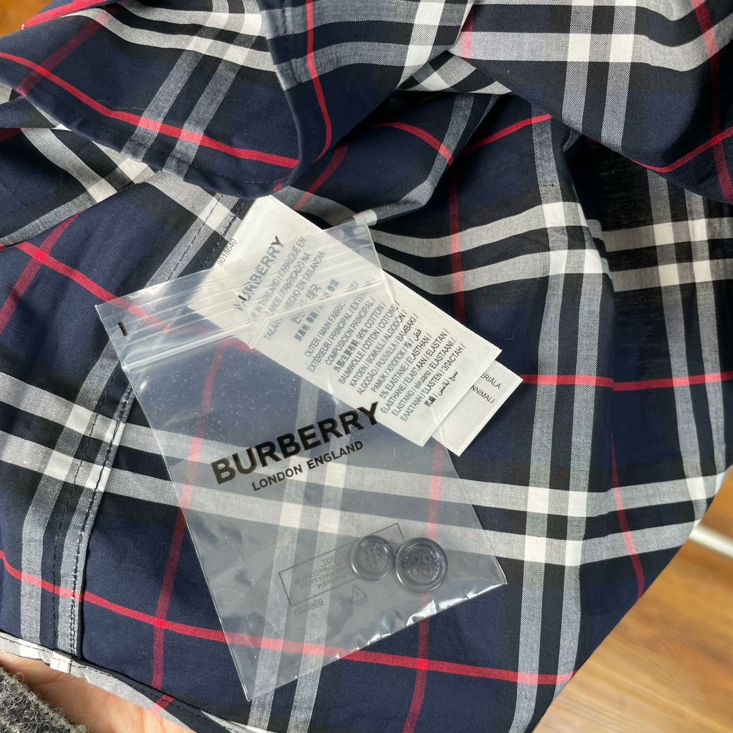 Burberry Burberry Plaid Shirt m Men Size US M / EU 48-50 / 2 - 4 Thumbnail