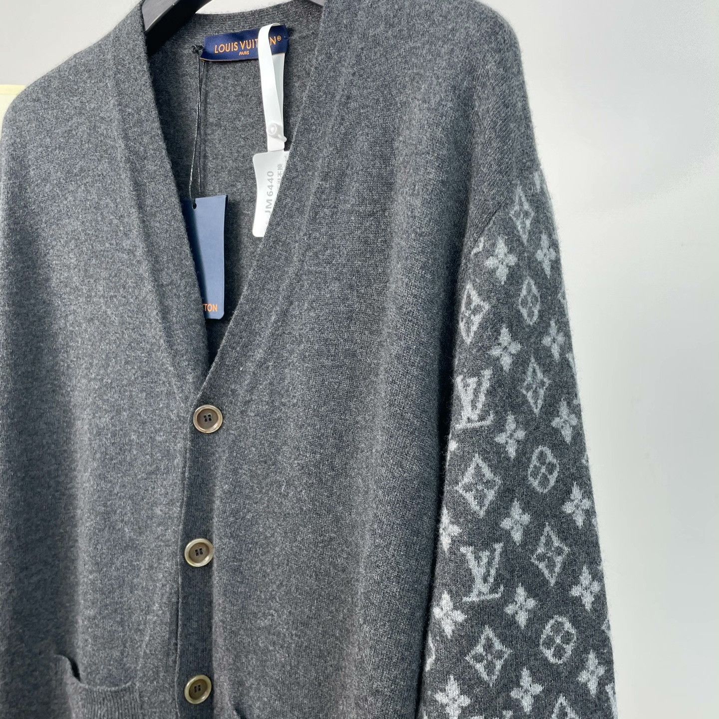 Louis Vuitton Louis Vuitton Retro Sweater s Men Size US S / EU 44-46 / 1 - 4 Thumbnail