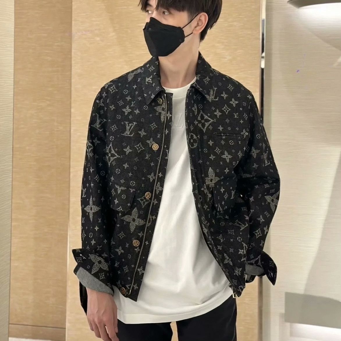 Louis Vuitton Louis Vuitton Retro Light Jacket s Men Size US S / EU 44-46 / 1 - 4 Thumbnail