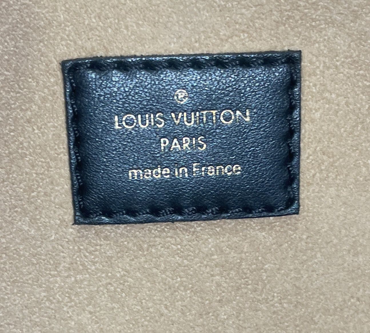 Louis Vuitton On My Side Tote Size ONE SIZE - 8 Thumbnail