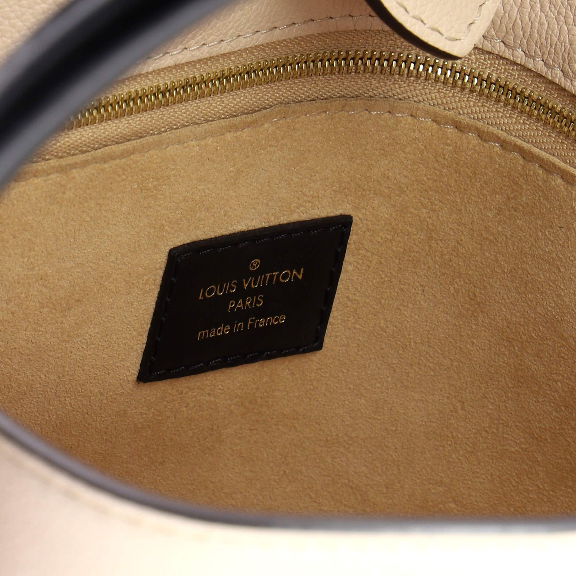 Louis Vuitton On My Side Tote Size ONE SIZE - 7 Thumbnail
