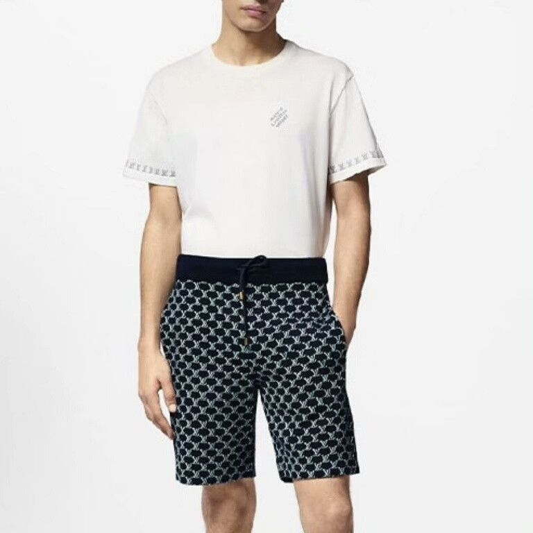 Louis Vuitton Louis Vuitton Printed T-Shirt l Men Size US L / EU 52-54 / 3 - 6 Thumbnail