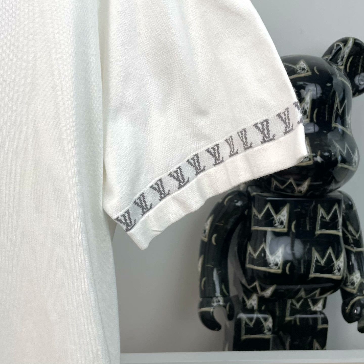 Louis Vuitton Louis Vuitton Printed T-Shirt l Men Size US L / EU 52-54 / 3 - 4 Thumbnail