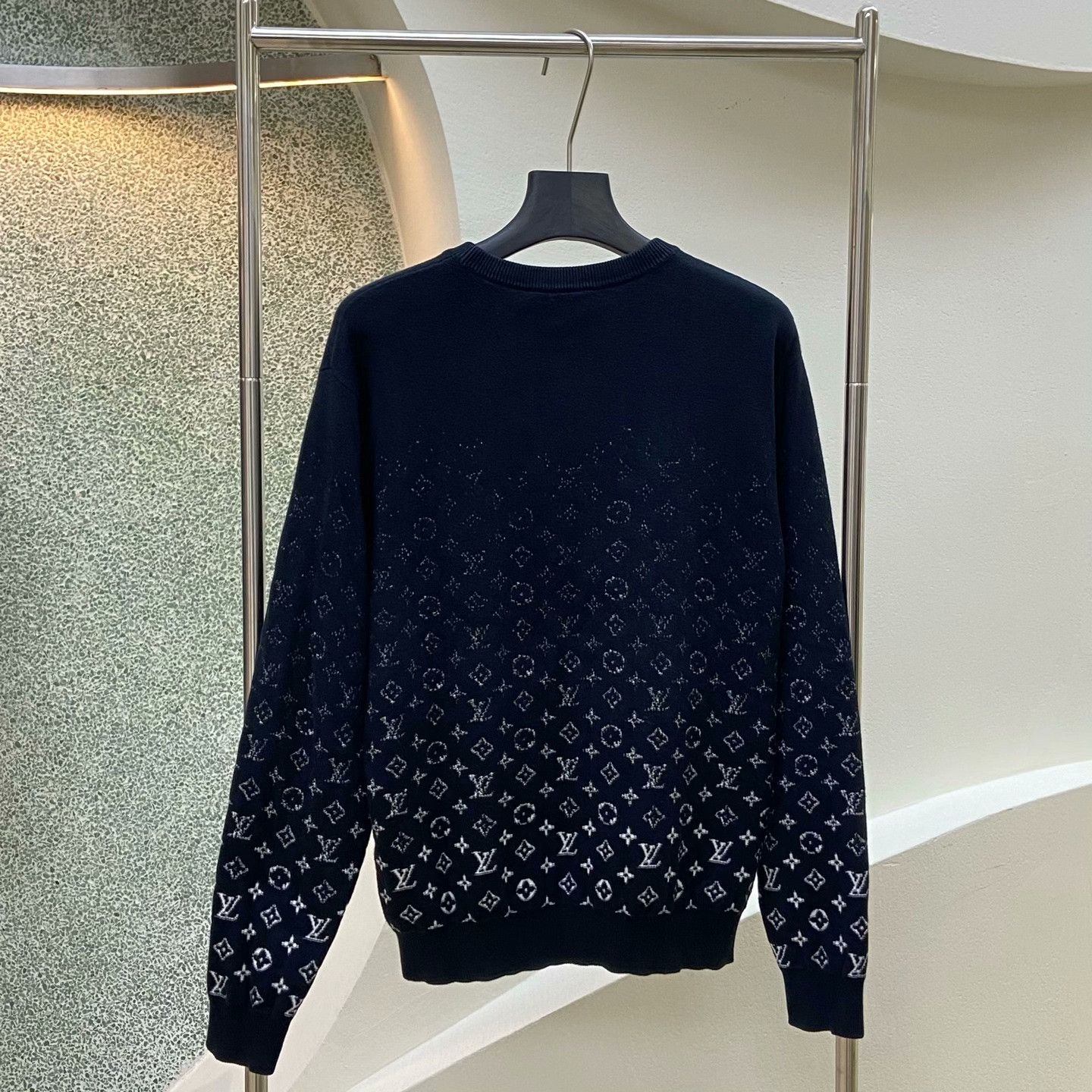 Louis Vuitton Louis Vuitton Tie-Dye Gradient Multi Sweater M Women Size M / US 6-8 / IT 42-44 - 2 Thumbnail