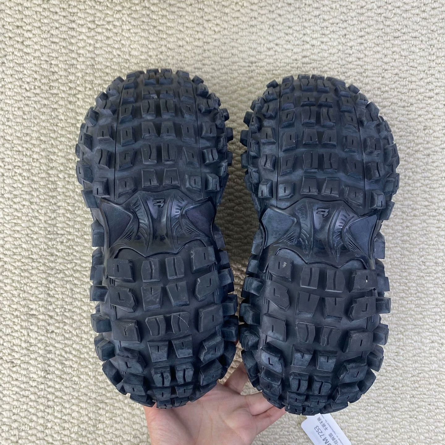 Balenciaga Balenciaga Lowtop Sneakers 10 Men Size US 10 / EU 43 - 2 Thumbnail