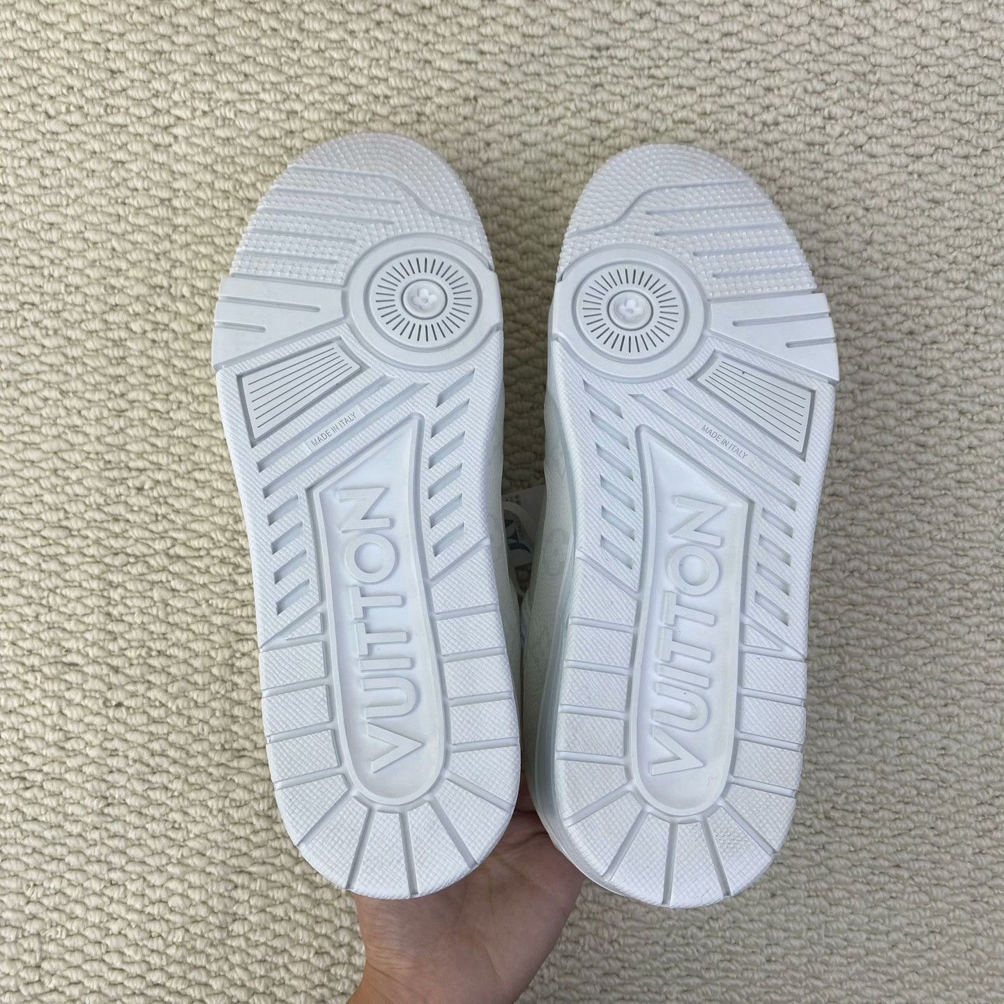 Louis Vuitton Louis Vuitton White Lowtop Sneakers 9 Men Size US 9 / EU 42 - 4 Thumbnail