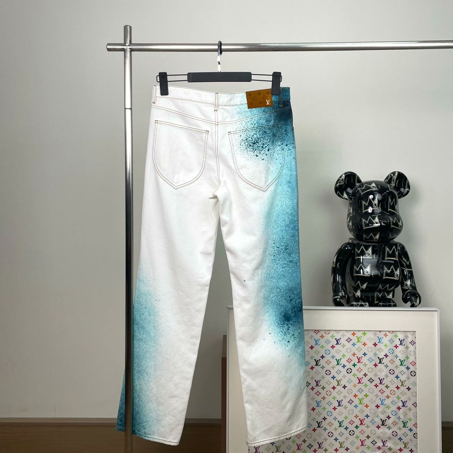 Louis Vuitton Louis Vuitton Retro Printed Denim Jeans 34 Men Size US 34 / EU 50 - 2 Thumbnail
