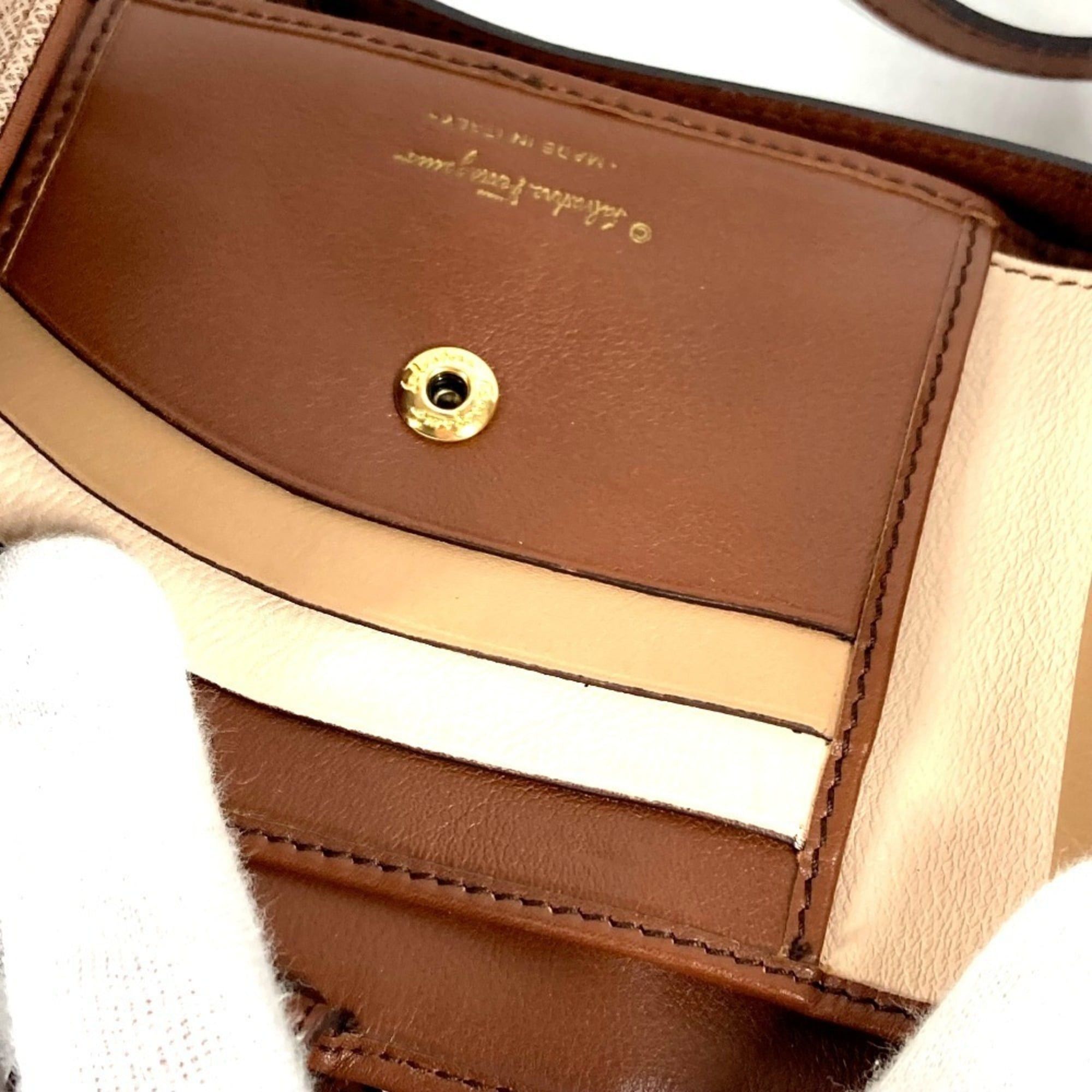 Salvatore Ferragamo Salvatore Ferragamo shoulder bag/shoulder wallet with Gancini logo, compact tri-fold wallet, leather, men's/women's, beige. Size ONE SIZE - 9 Thumbnail