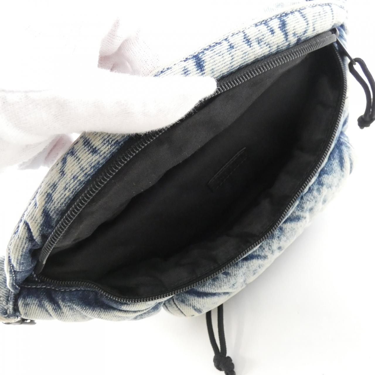 Balenciaga Balenciaga Balenciaga Explorer Padded Denim Belt Bag Textile Belt Bag 755803 2AAHB DUTY FREE for USA Size ONE SIZE - 8 Thumbnail