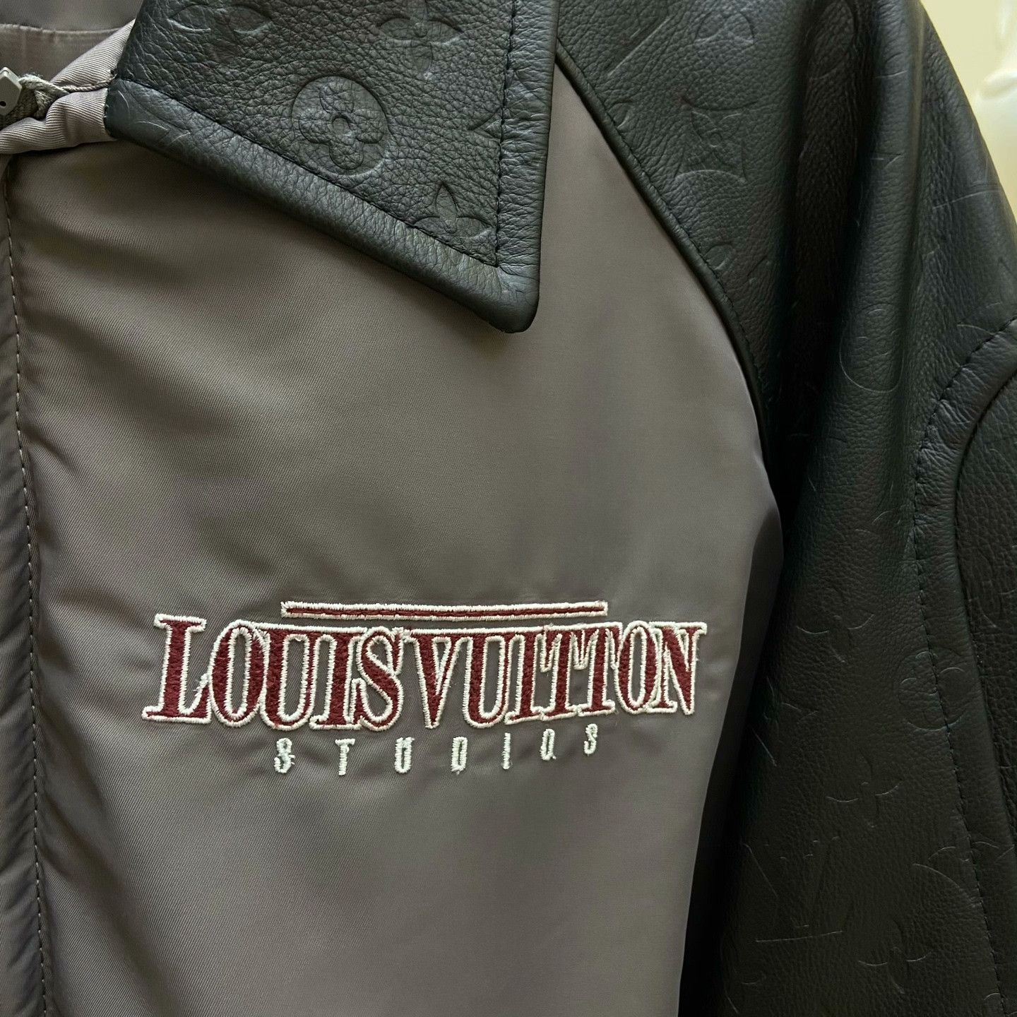 Louis Vuitton Louis Vuitton Retro Light Jacket l Men Size US L / EU 52-54 / 3 - 3 Thumbnail