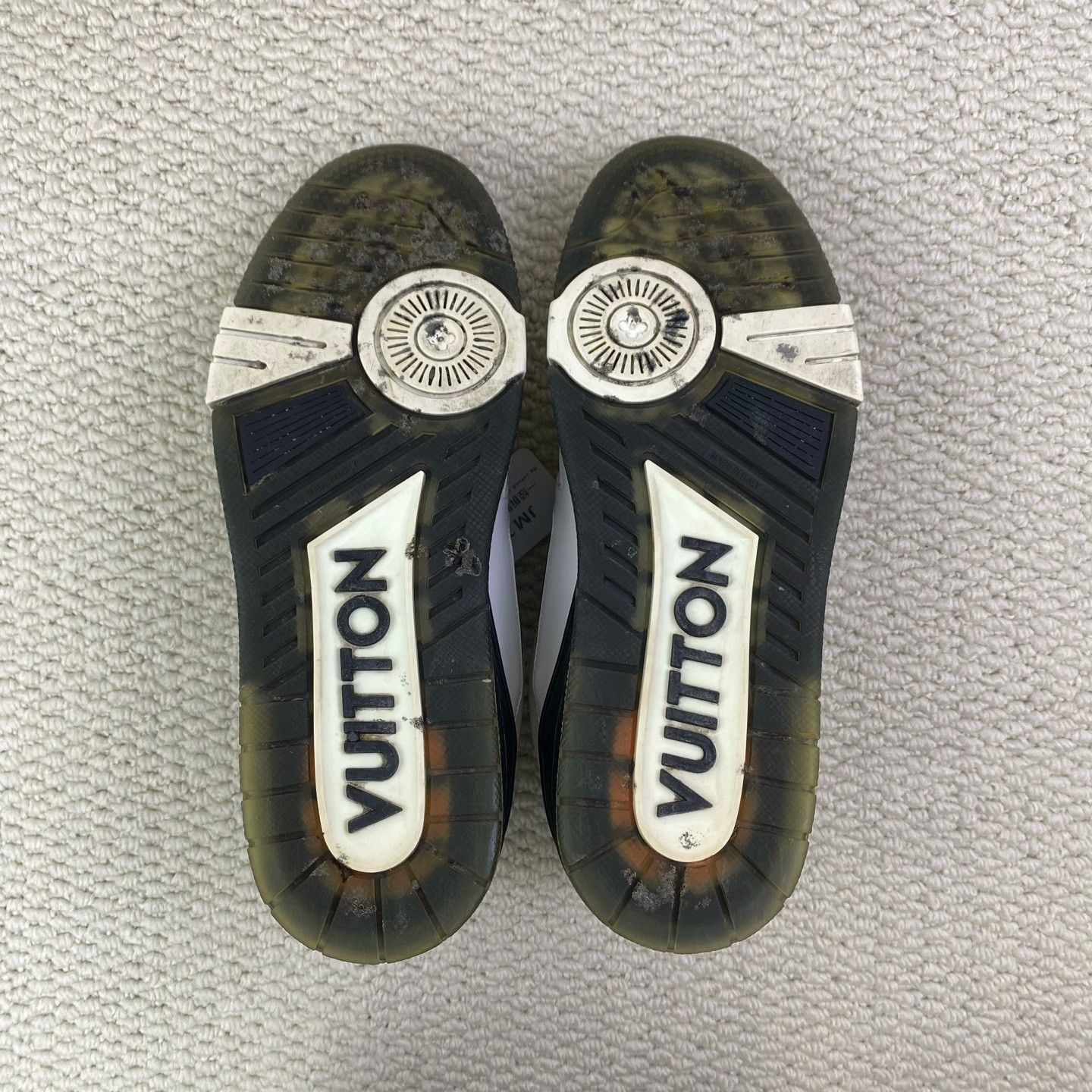 Louis Vuitton Louis Vuitton Training Lowtop Sneakers 7 Men Size US 7 / EU 40 - 6 Thumbnail