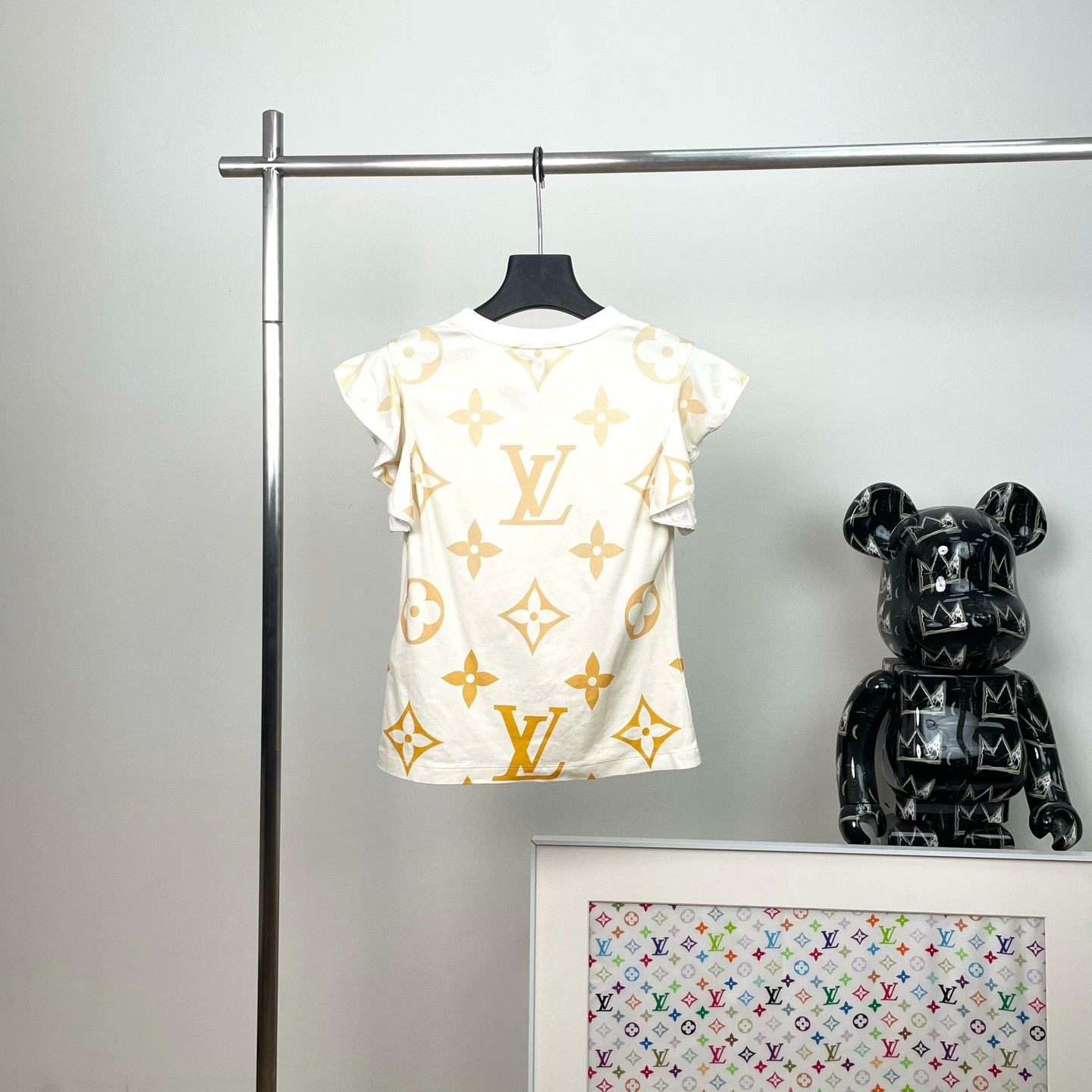 Louis Vuitton Louis Vuitton Retro Printed Multi T-Shirt XS Women Size XS / US 0-2 / IT 36-38 - 2 Thumbnail