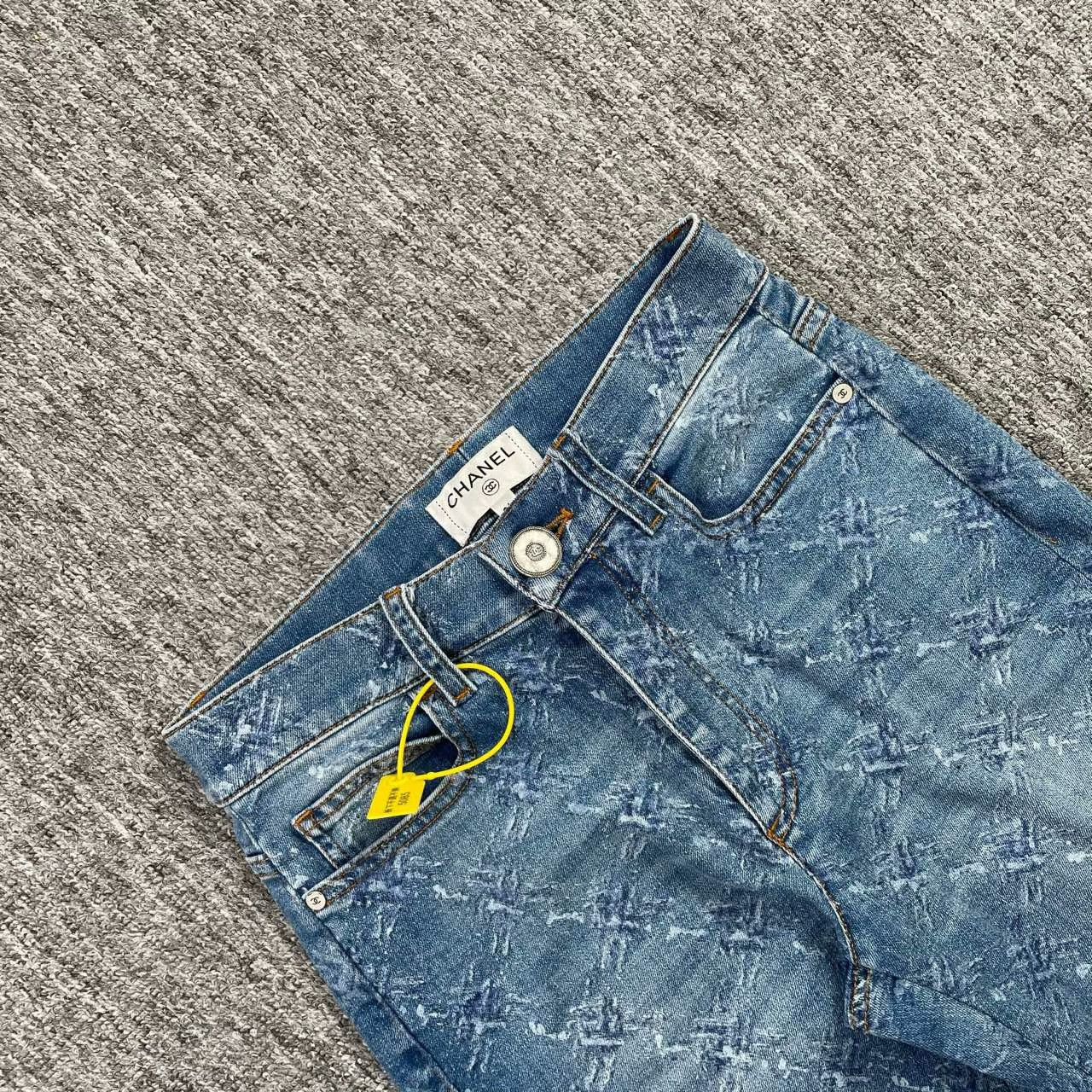 Chanel Chanel Denim Printed Blue Jeans 26 Women Size 26" / US 2 / IT 38 - 3 Thumbnail