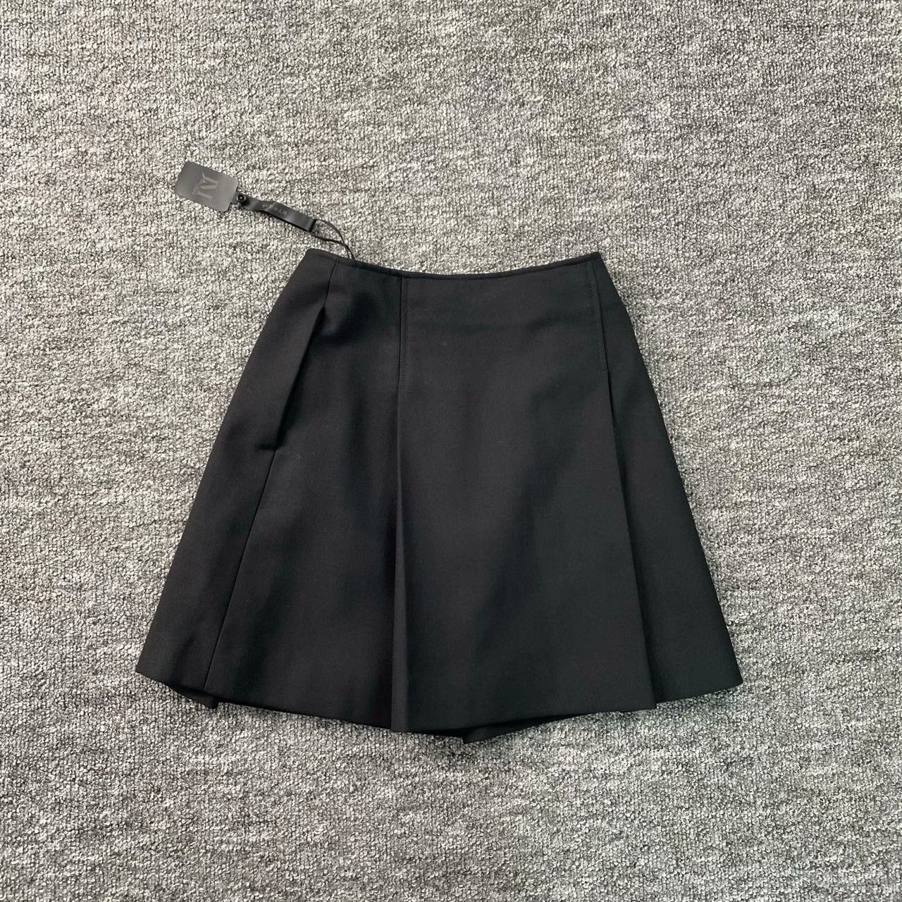 Celine Celine Cropped Black Skirt 34 Women Size 34" / US 12 / IT 48 - 2 Thumbnail