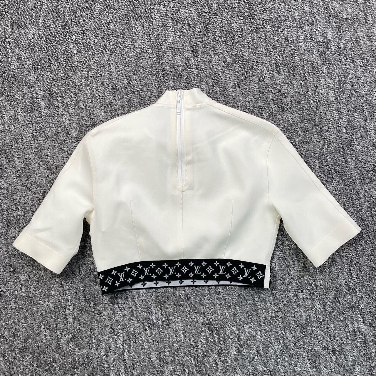 Louis Vuitton Louis Vuitton Retro Printed White T-Shirt S Women Size S / US 4 / IT 40 - 4 Thumbnail