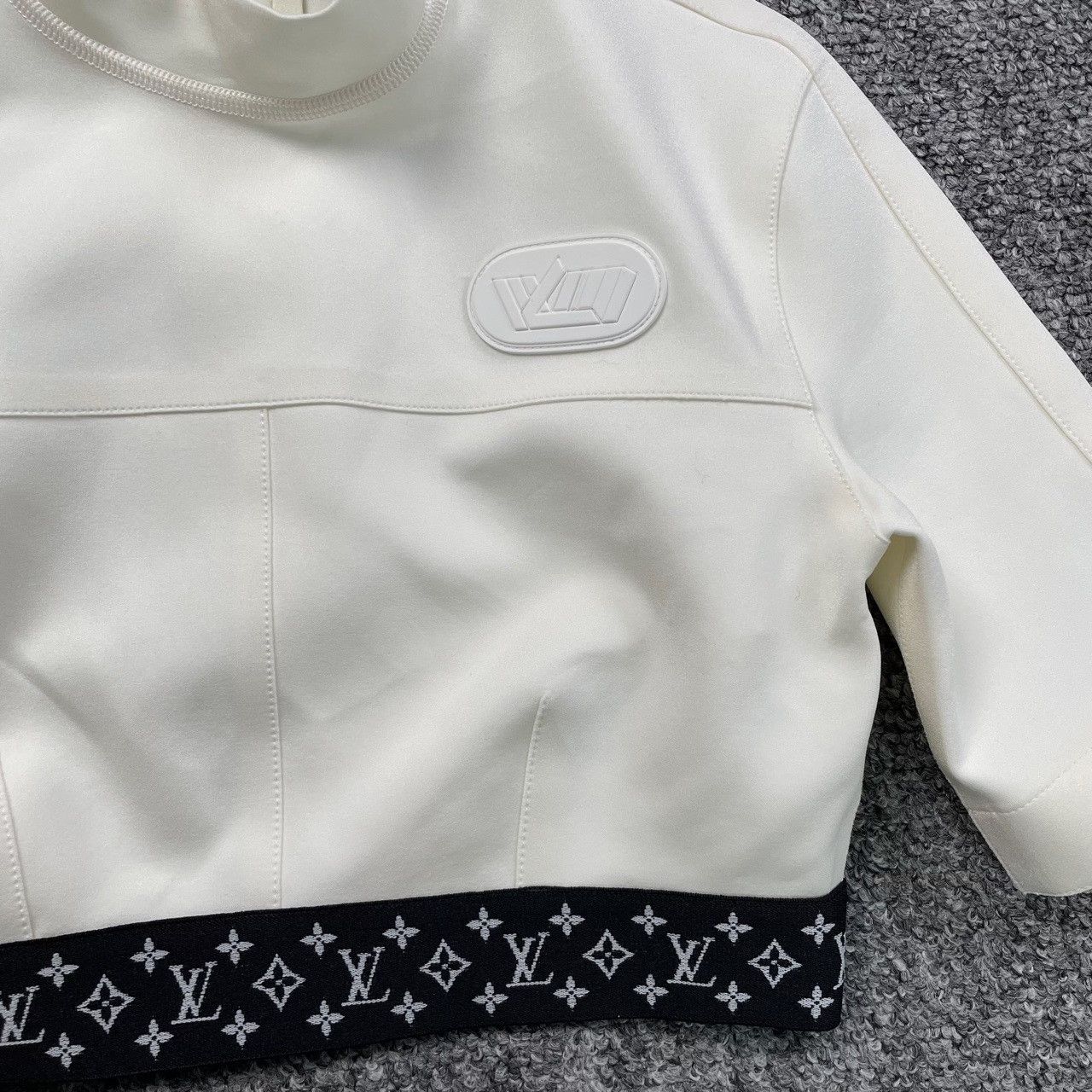 Louis Vuitton Louis Vuitton Retro Printed White T-Shirt S Women Size S / US 4 / IT 40 - 3 Thumbnail