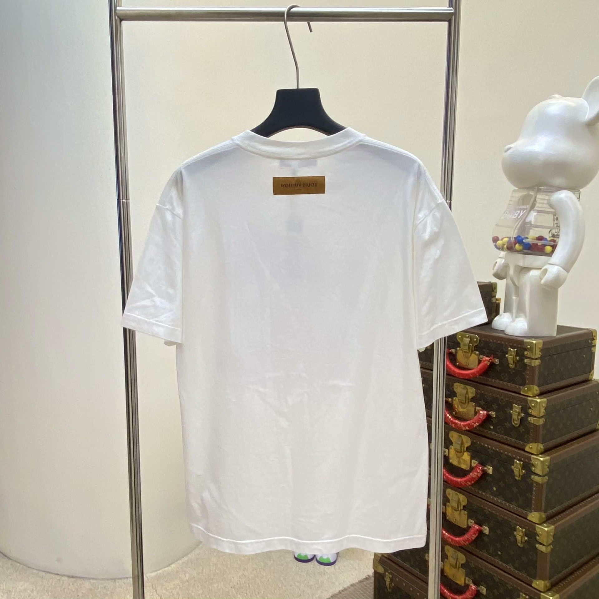 Louis Vuitton Louis Vuitton Retro Printed T-Shirt l Men Size US L / EU 52-54 / 3 - 2 Thumbnail