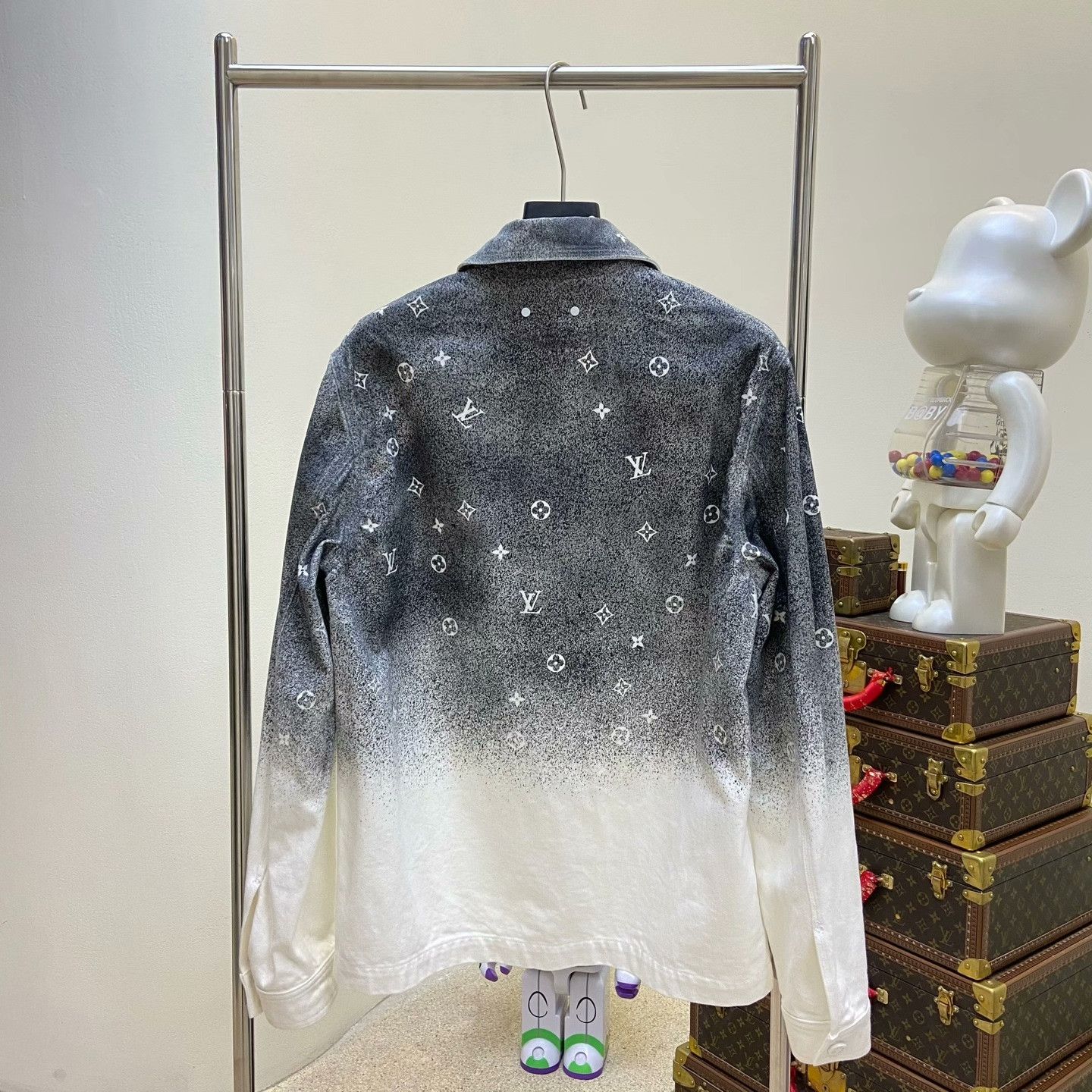 Louis Vuitton Louis Vuitton Denim Gradient Multi Shirt m Men Size US M / EU 48-50 / 2 - 2 Thumbnail