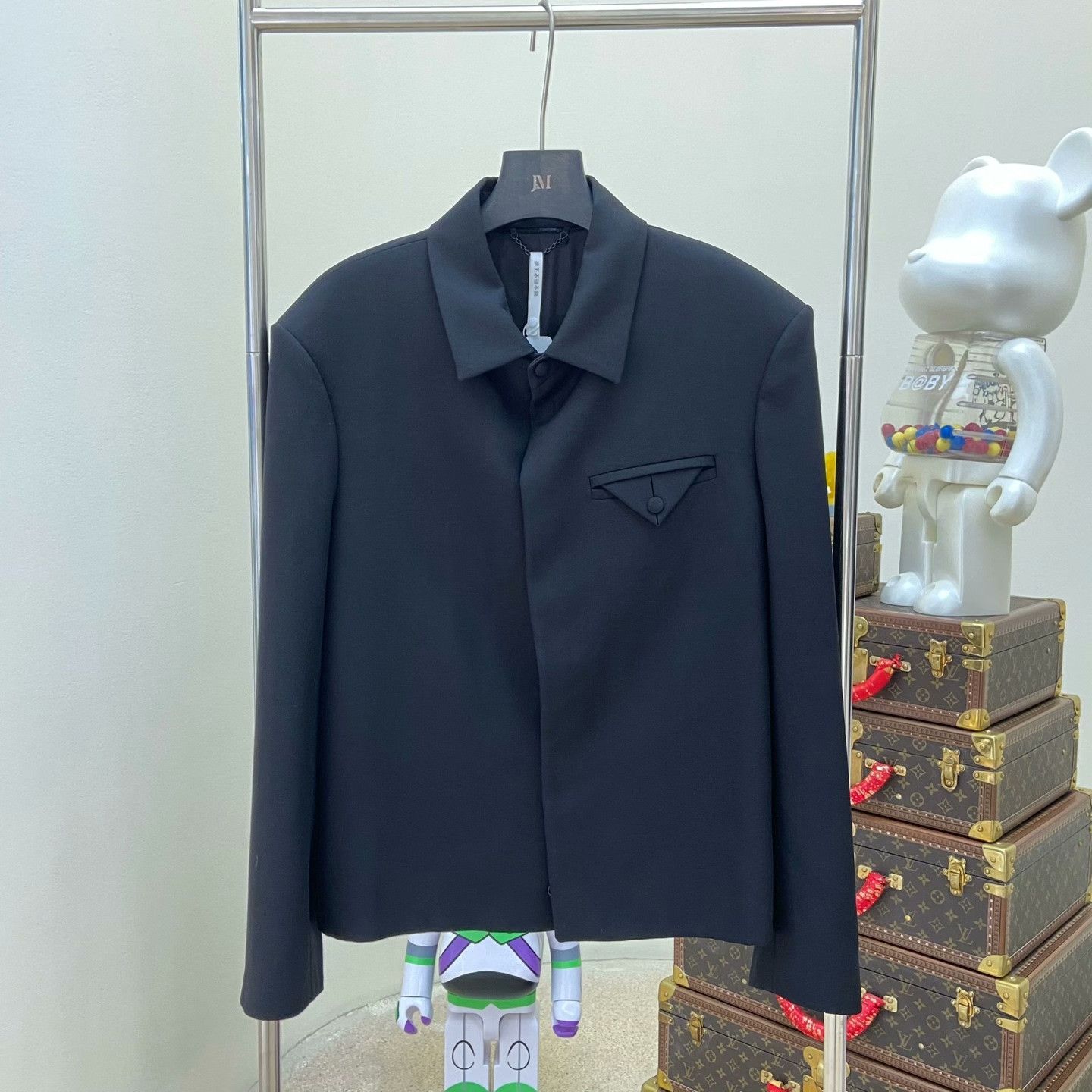 Louis Vuitton Louis Vuitton Retro Black Light Jacket xl Men Size US XL / EU 56 / 4 - 2 Thumbnail