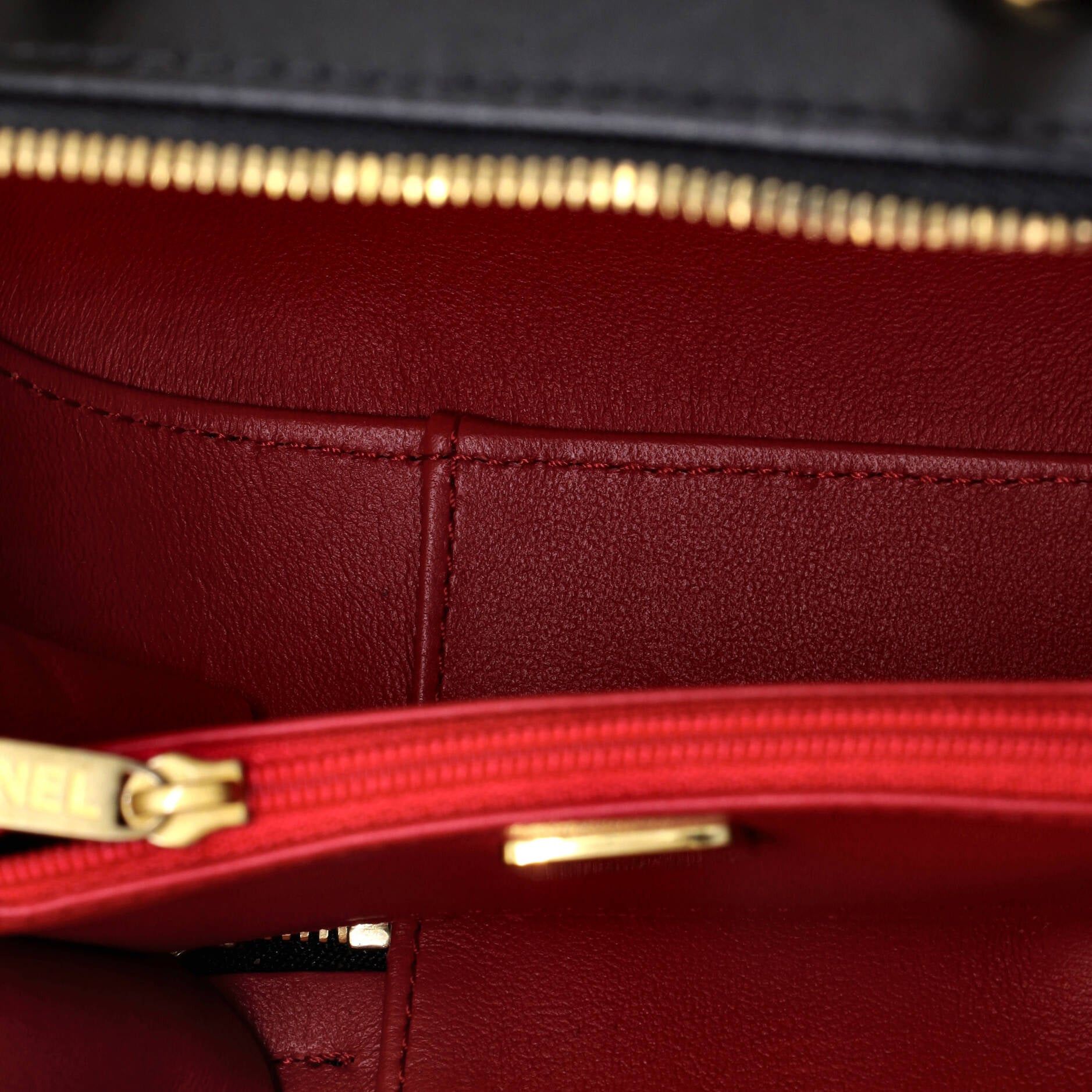 Chanel CC Bubble Top Handle Vanity Case with Chain Size ONE SIZE - 5 Thumbnail