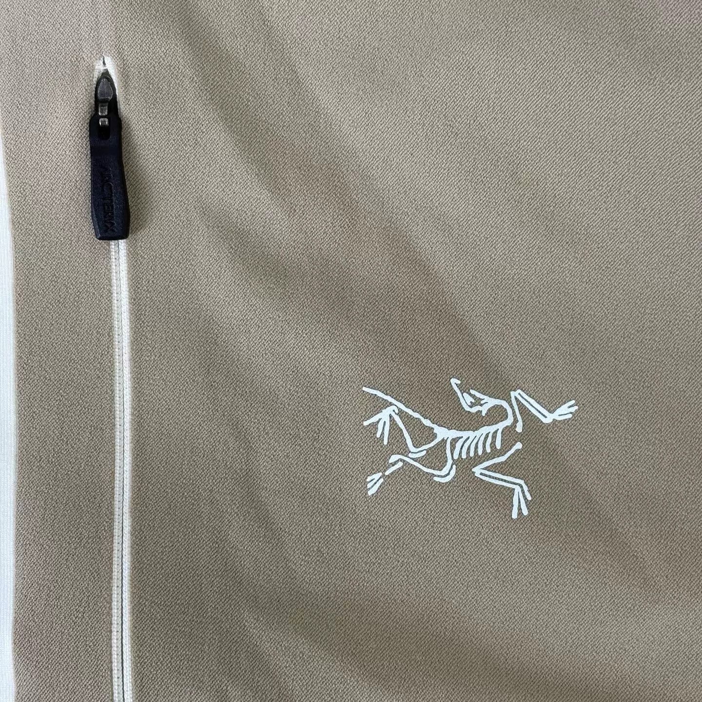 Arc'teryx White Long Sleeve Shirt with Chest Pocket Size US L / EU 52-54 / 3 - 5 Thumbnail