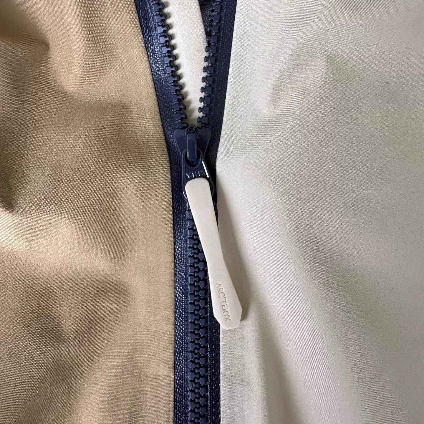 Arc'teryx Multi-Colored Hooded Zip-Up Jacket Size L Size US L / EU 52-54 / 3 - 5 Thumbnail