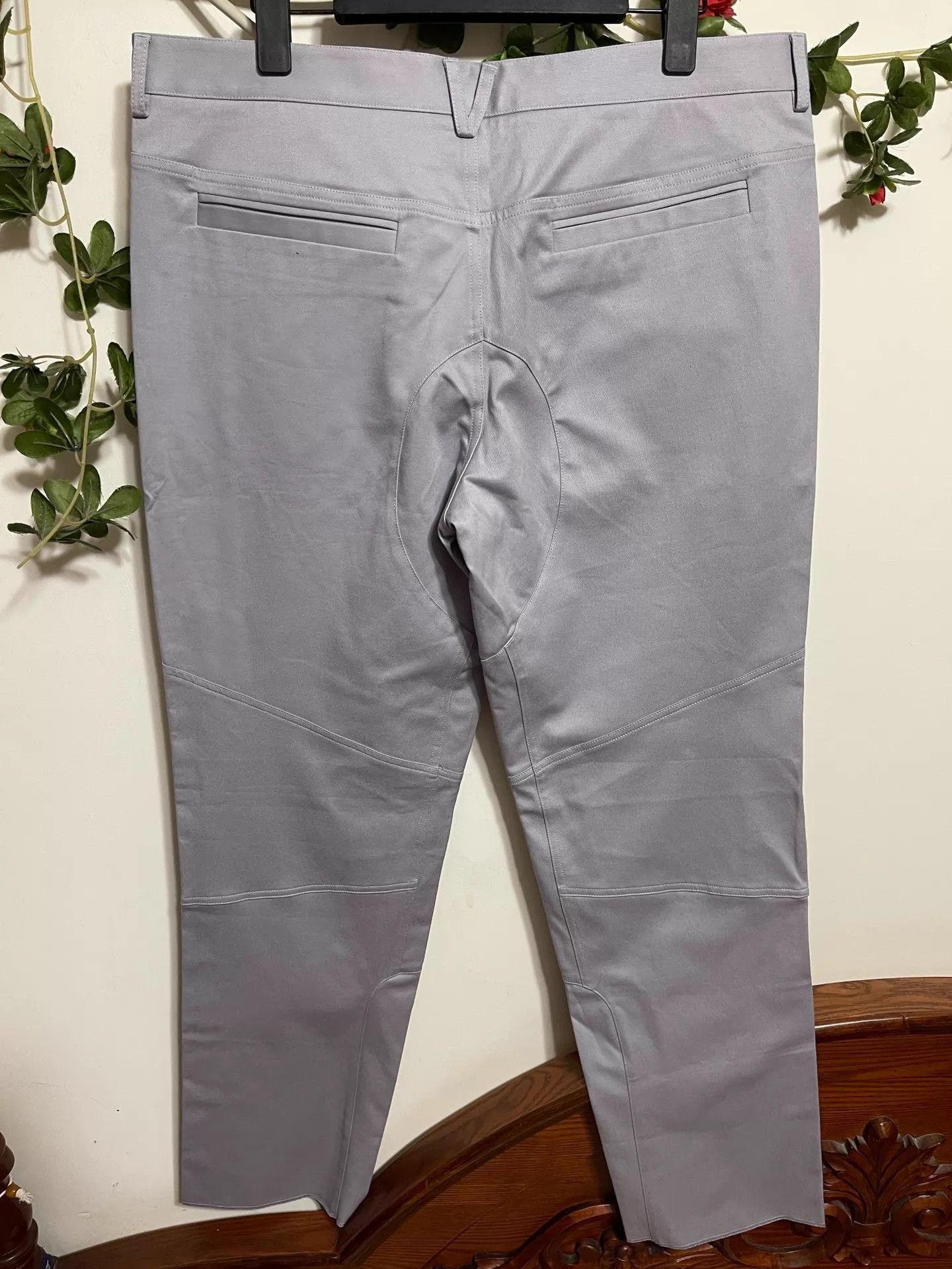 Versace Gray Casual Pants with Geometric Stitching - Size 36 Size US 36 / EU 52 - 2 Thumbnail