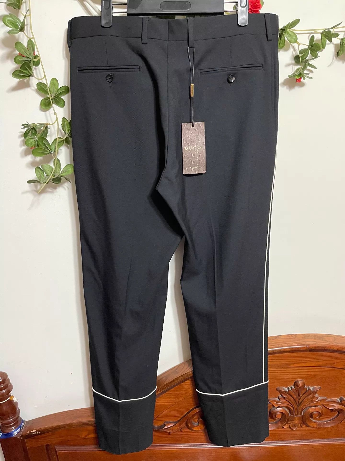 Gucci Black Casual Pants with White Side Stripes Size US 34 / EU 50 - 2 Thumbnail