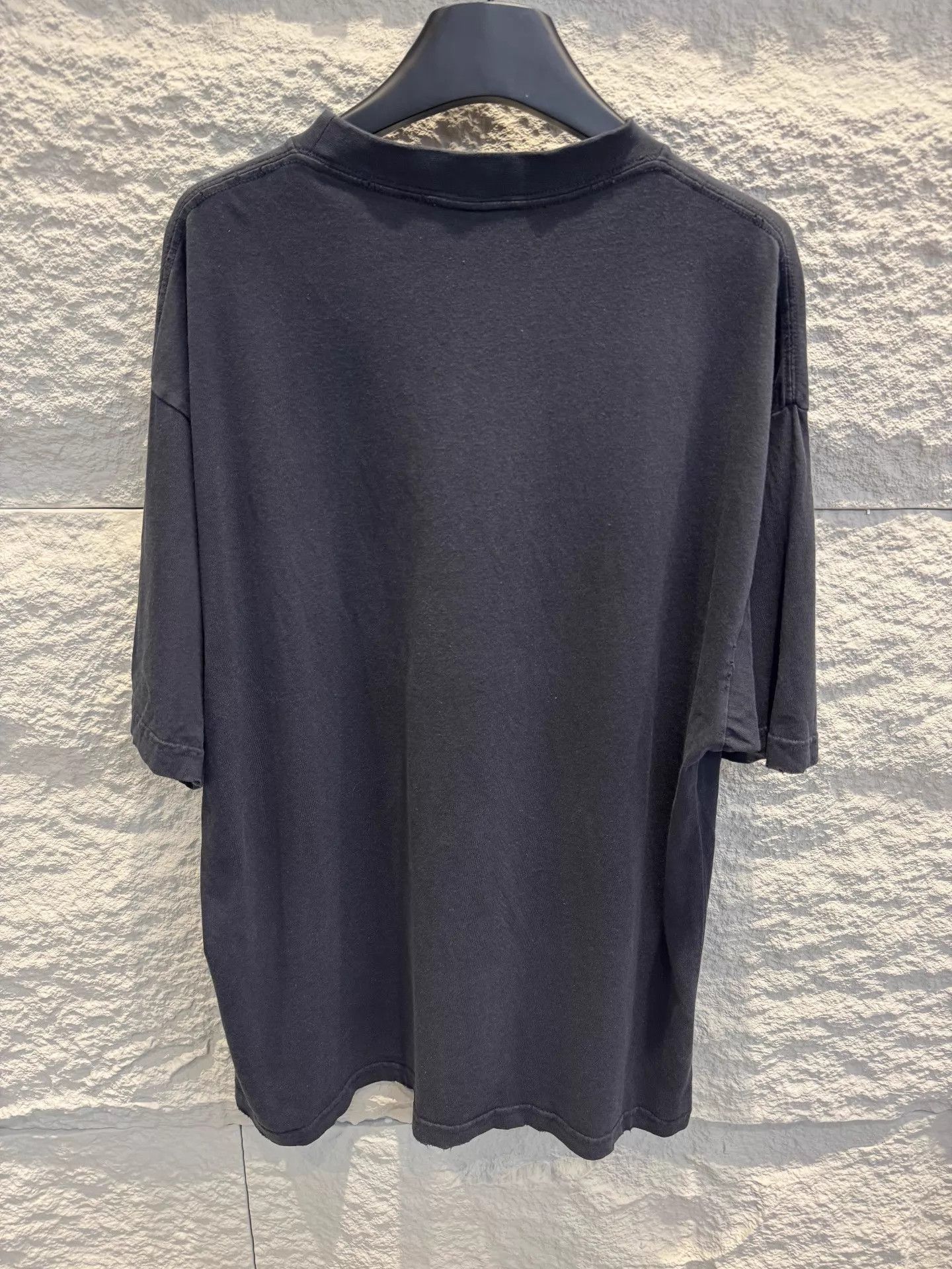 Balenciaga Black Short Sleeve Shirt with Red Emblem Size US M / EU 48-50 / 2 - 4 Thumbnail