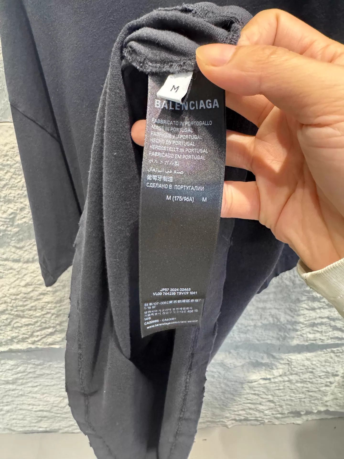 Balenciaga Black Short Sleeve Shirt with Red Emblem Size US M / EU 48-50 / 2 - 3 Thumbnail