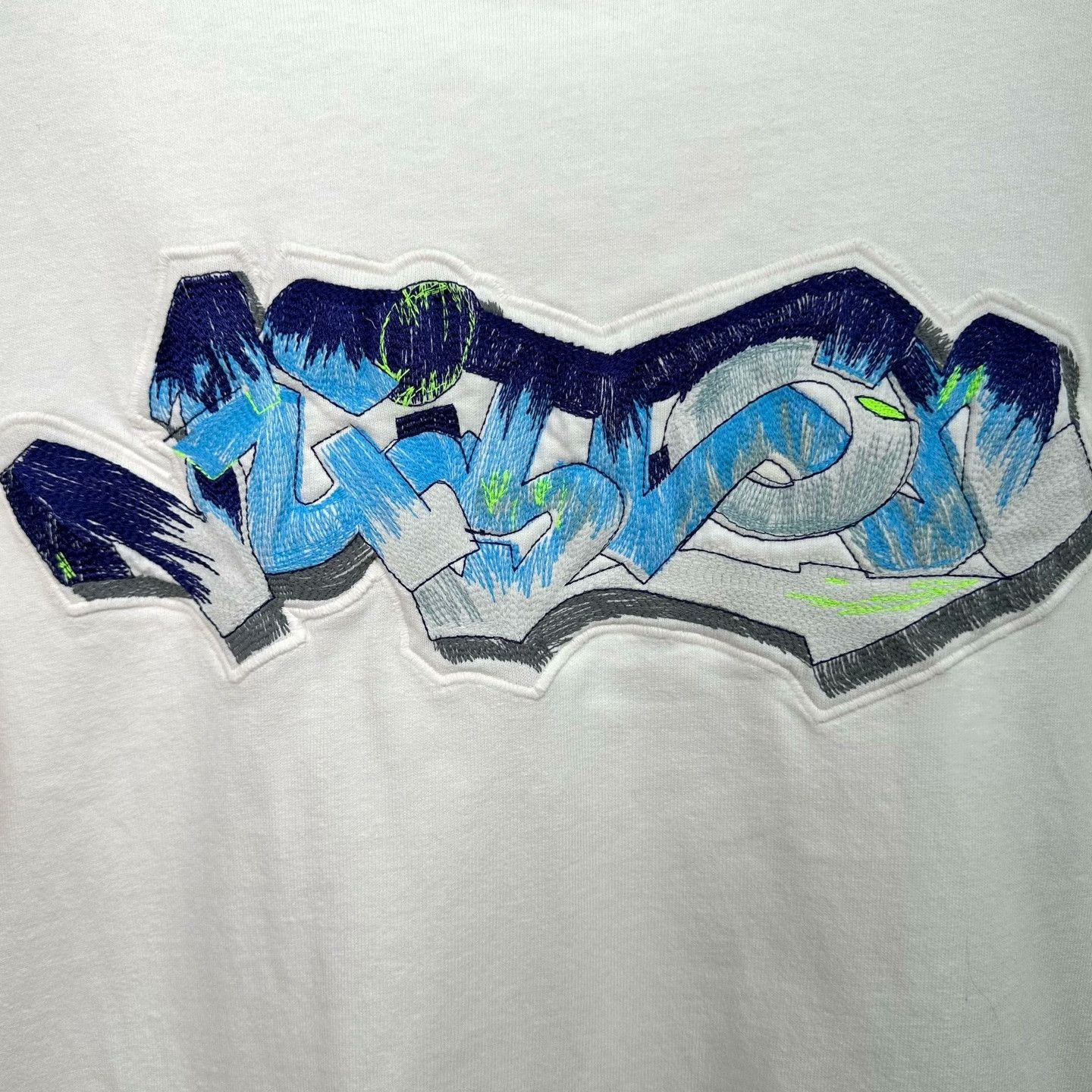 Louis Vuitton Louis Vuitton Embroidered Graphic T-Shirt l Men Size US L / EU 52-54 / 3 - 4 Thumbnail