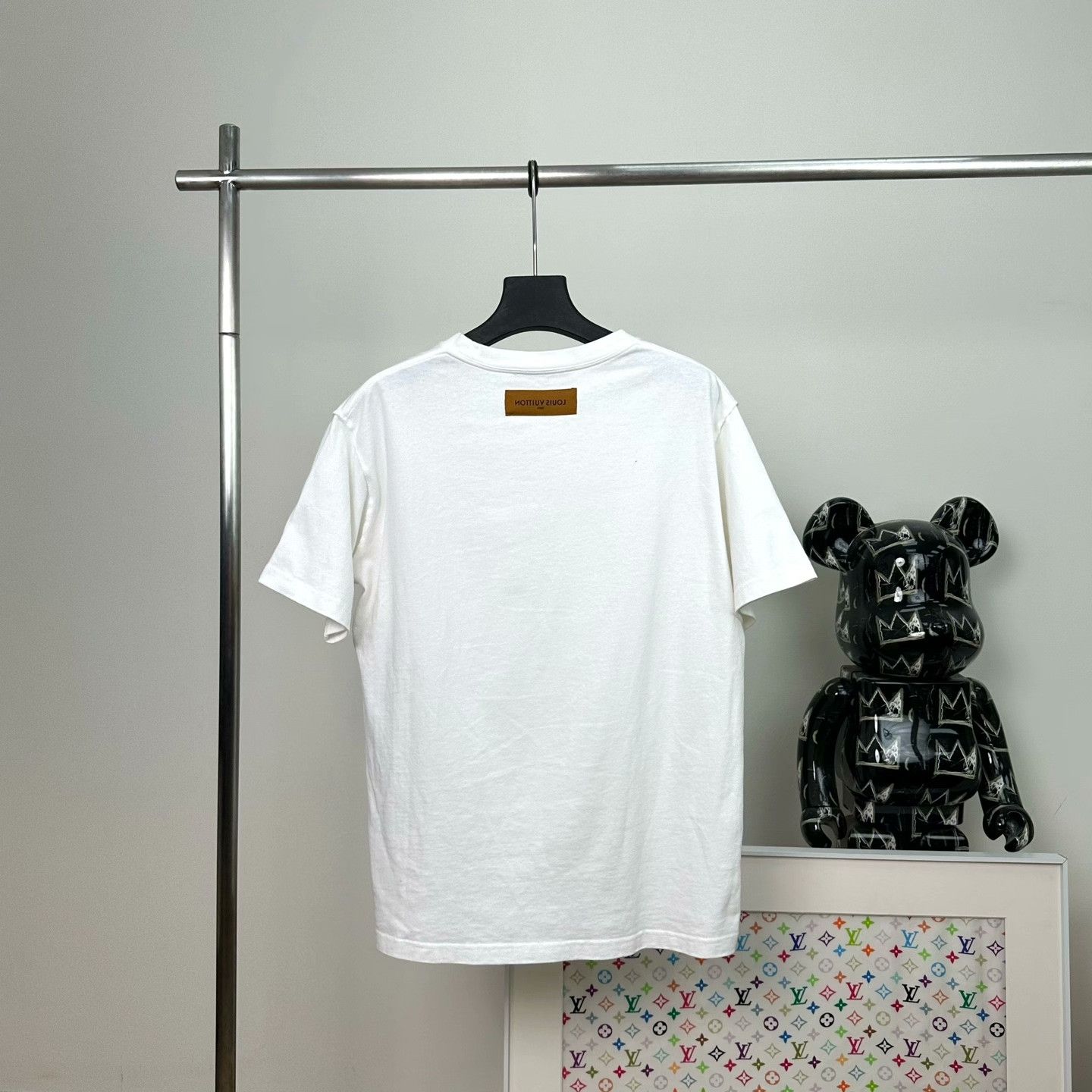 Louis Vuitton Louis Vuitton Embroidered Graphic T-Shirt l Men Size US L / EU 52-54 / 3 - 2 Thumbnail