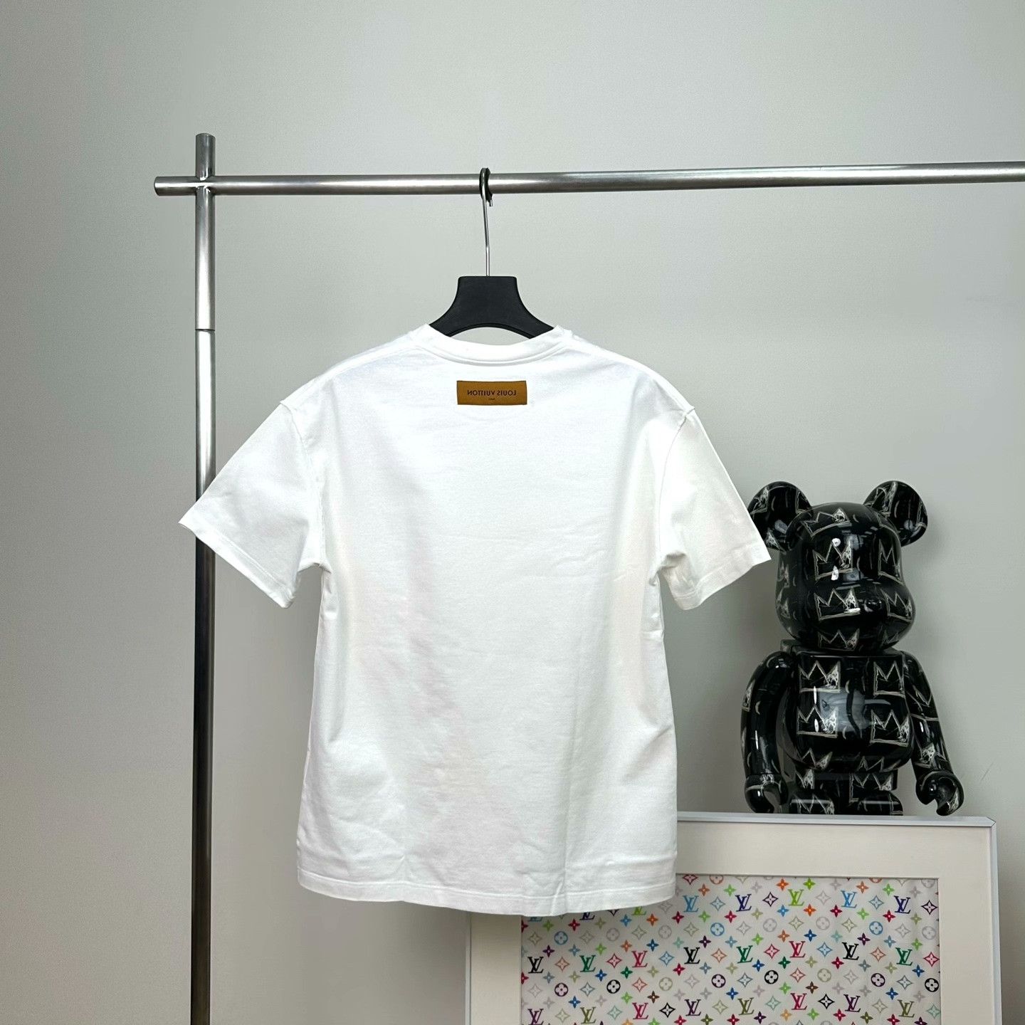 Louis Vuitton Louis Vuitton Floral Printed T-Shirt m Men Size US M / EU 48-50 / 2 - 2 Thumbnail