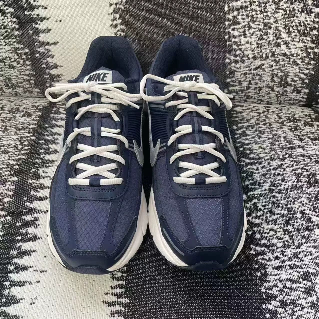Nike Nike ZOOM Blue Lowtop Sneakers 9.5 Men Size US 9.5 / EU 42-43 - 2 Thumbnail