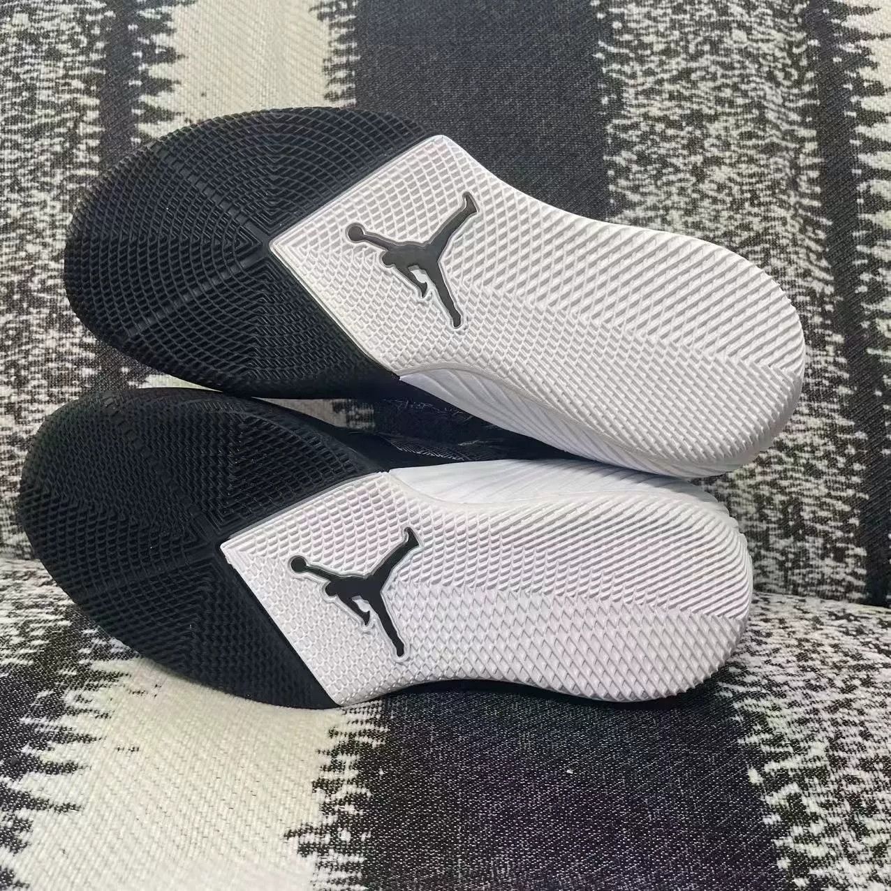 Jordan Brand Jordan Brand Black Lowtop Sneakers 9 Men Size US 9 / EU 42 - 7 Thumbnail