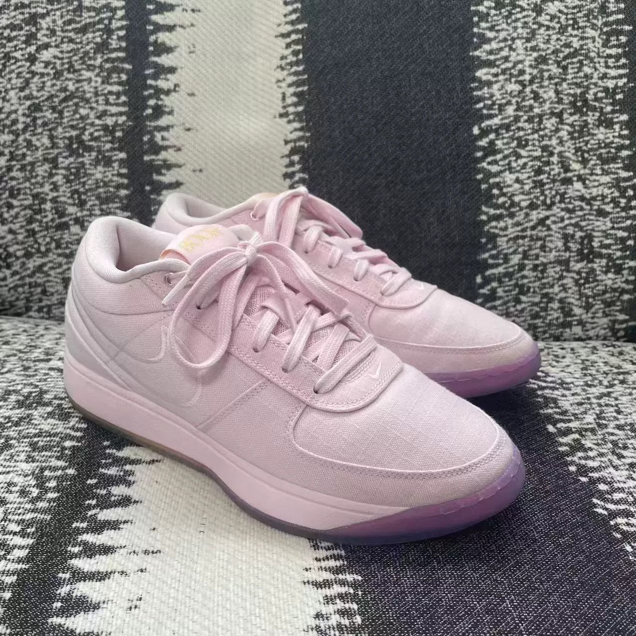 Nike Nike Basketball Pink Lowtop Sneakers 8 Men Size US 8 / EU 41 - 3 Thumbnail