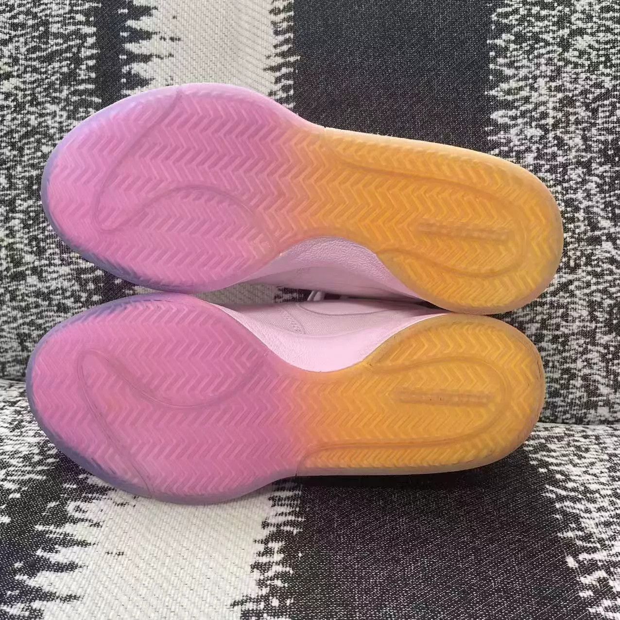 Nike Nike Basketball Pink Lowtop Sneakers 8 Men Size US 8 / EU 41 - 8 Thumbnail