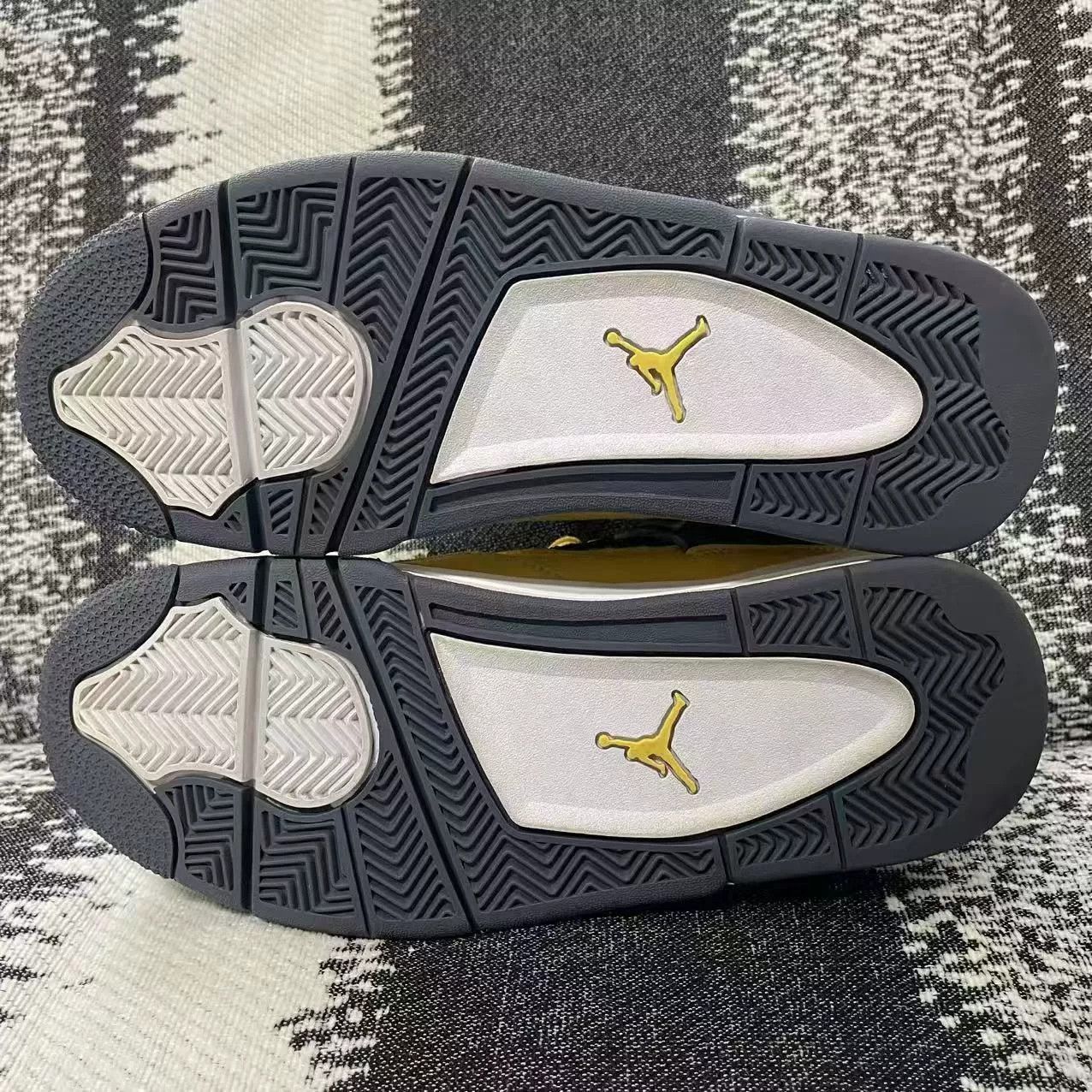 Jordan Brand Jordan Brand AIR JORDAN Yellow Lowtop Sneakers 8 Men Size US 8 / EU 41 - 8 Thumbnail