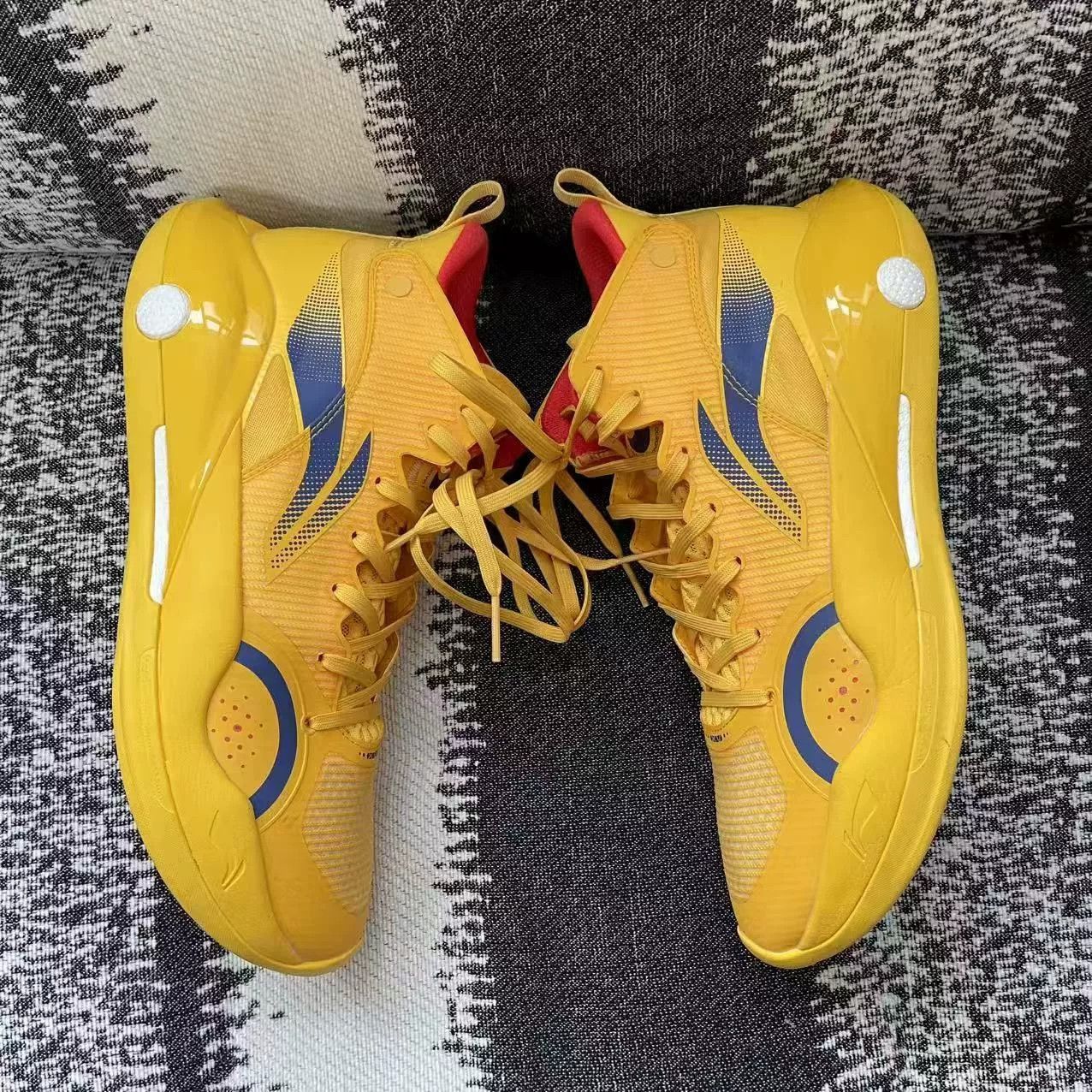 Li-Ning Li-Ning Yellow Lowtop Sneakers 10.5 Men Size US 10.5 / EU 43-44 - 5 Thumbnail