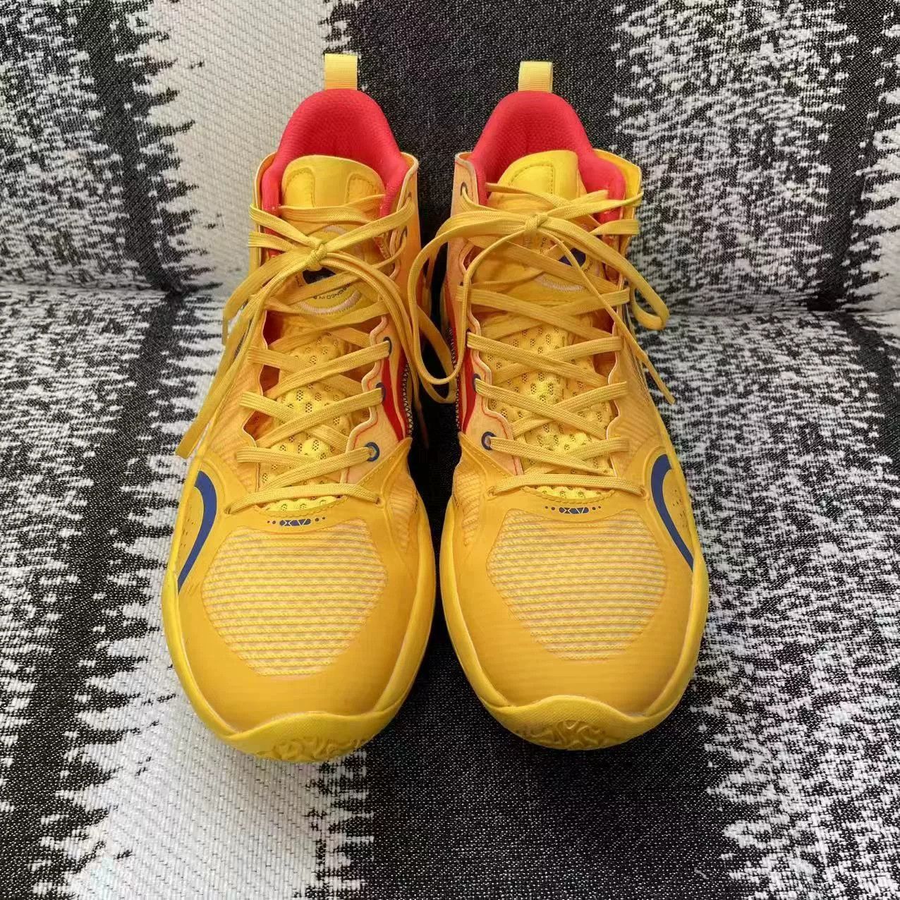 Li-Ning Li-Ning Yellow Lowtop Sneakers 10.5 Men Size US 10.5 / EU 43-44 - 2 Thumbnail