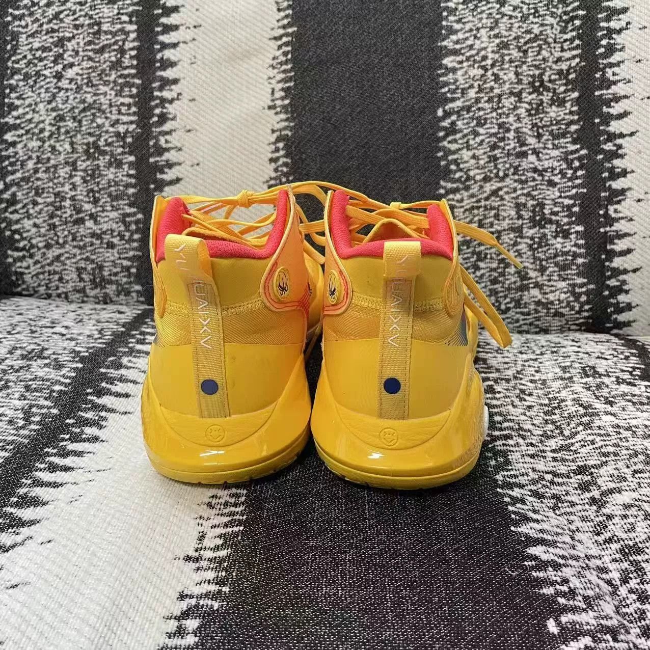 Li-Ning Li-Ning Yellow Lowtop Sneakers 10.5 Men Size US 10.5 / EU 43-44 - 6 Thumbnail